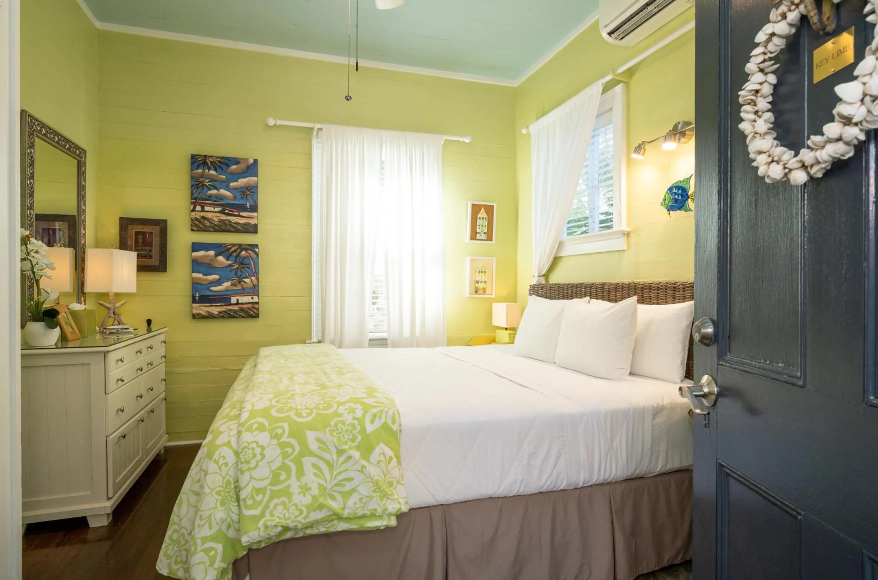 Bed in The Mermaid & The Alligator