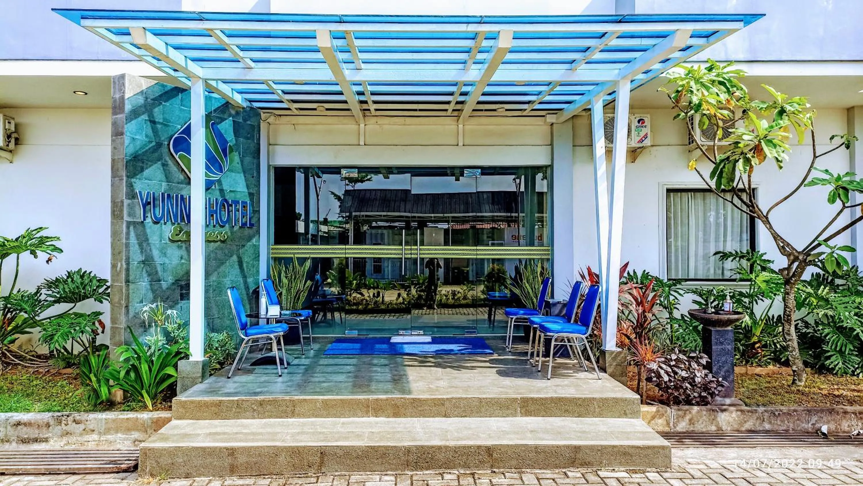 Facade/entrance in Yunna Express