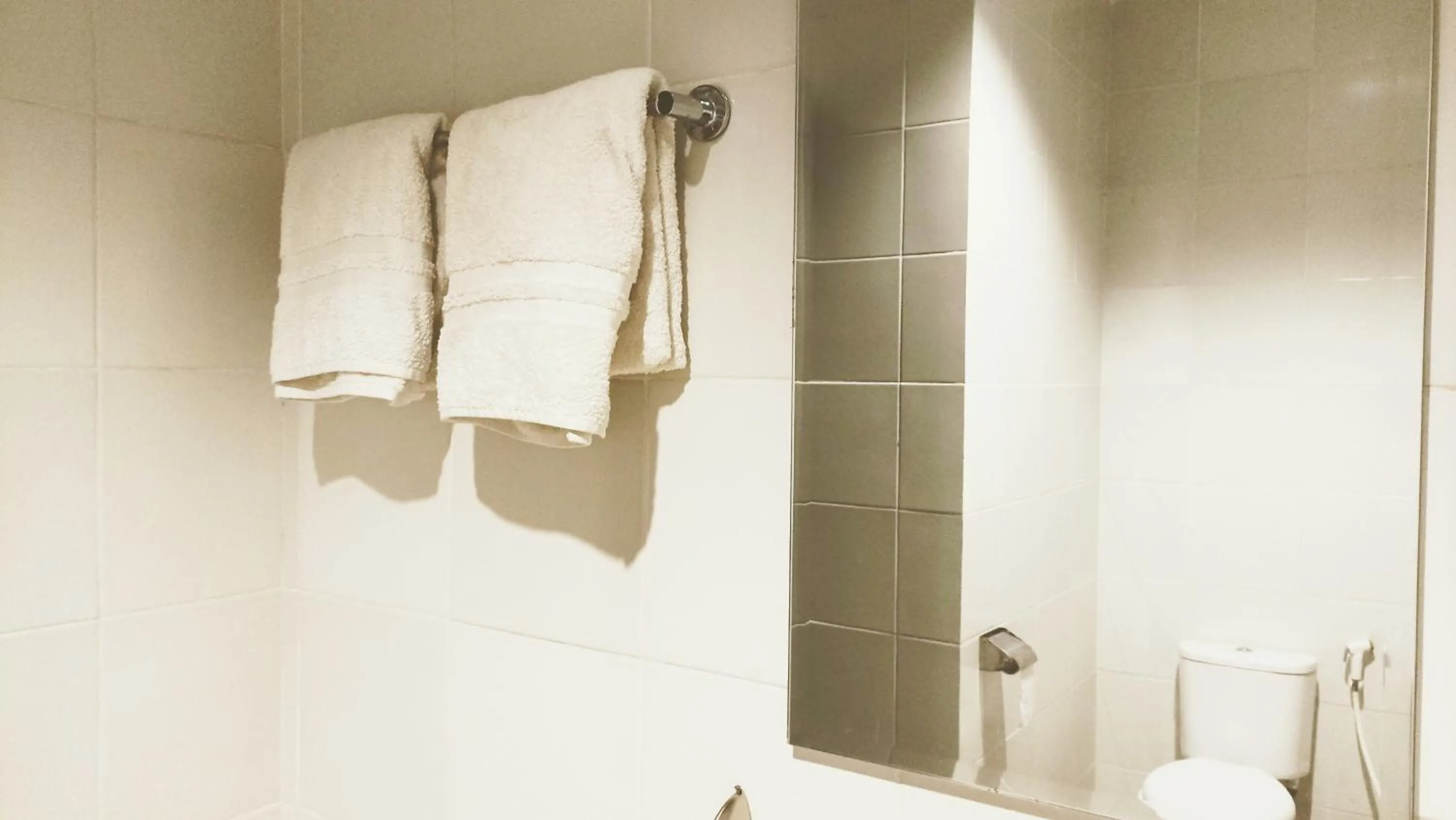 Bathroom in Yunna Express