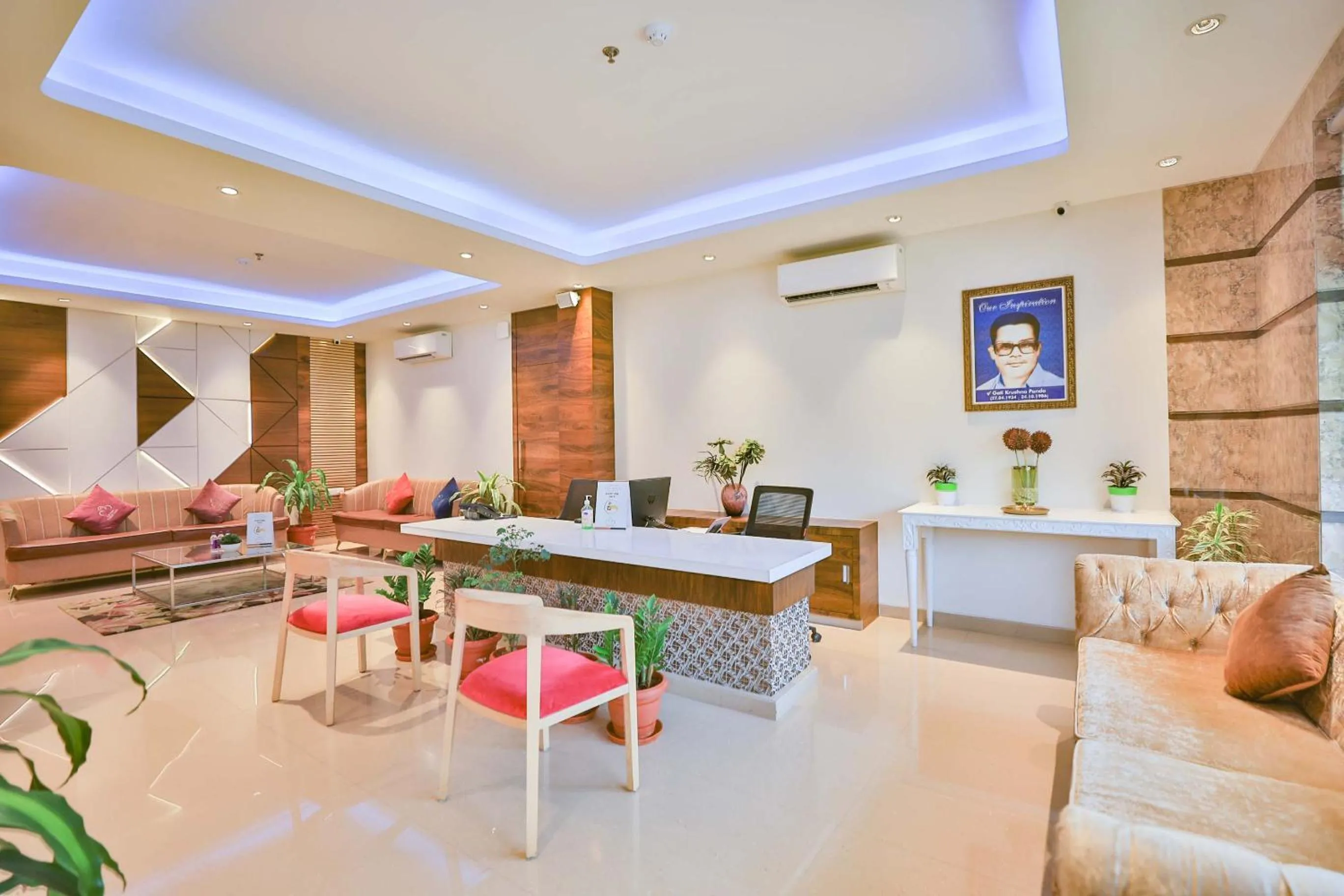 Restaurant/places to eat in HOTEL CRYSTAL CROWN