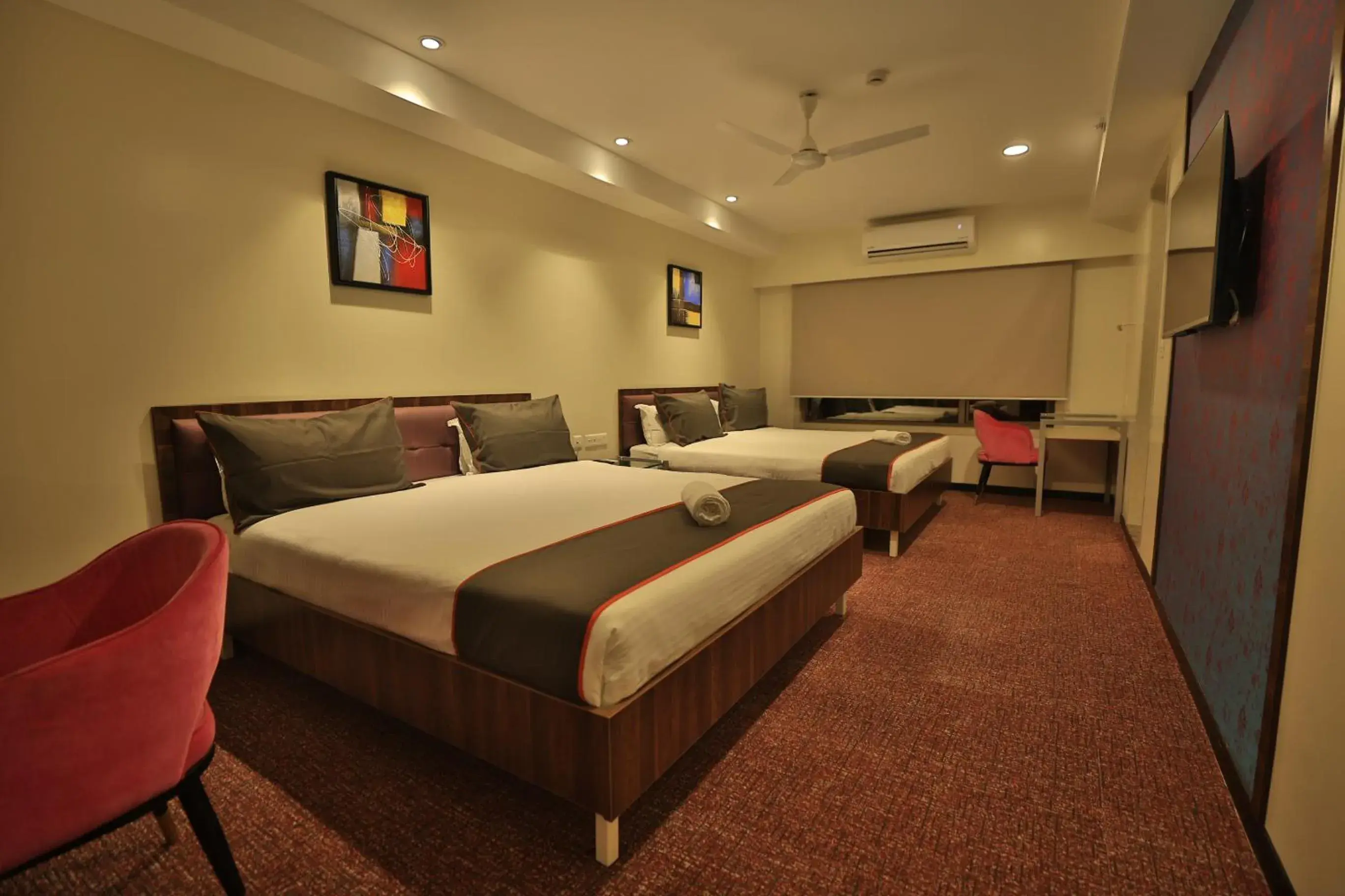 Bed in HOTEL CRYSTAL CROWN Bed in HOTEL CRYSTAL CROWN