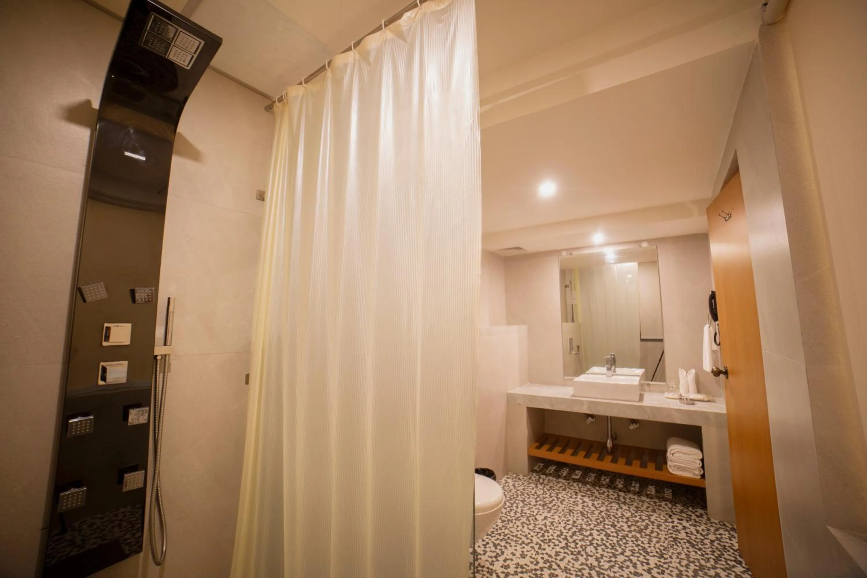 Bathroom, Bed in Abhyagama Hotel