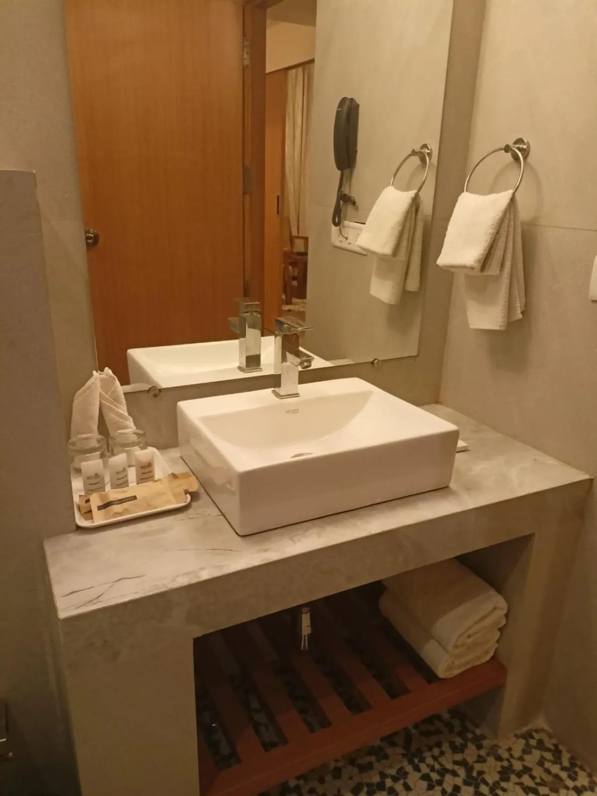 Bathroom in Abhyagama Hotel