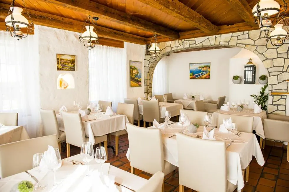 Restaurant/places to eat in Hotel Sternen