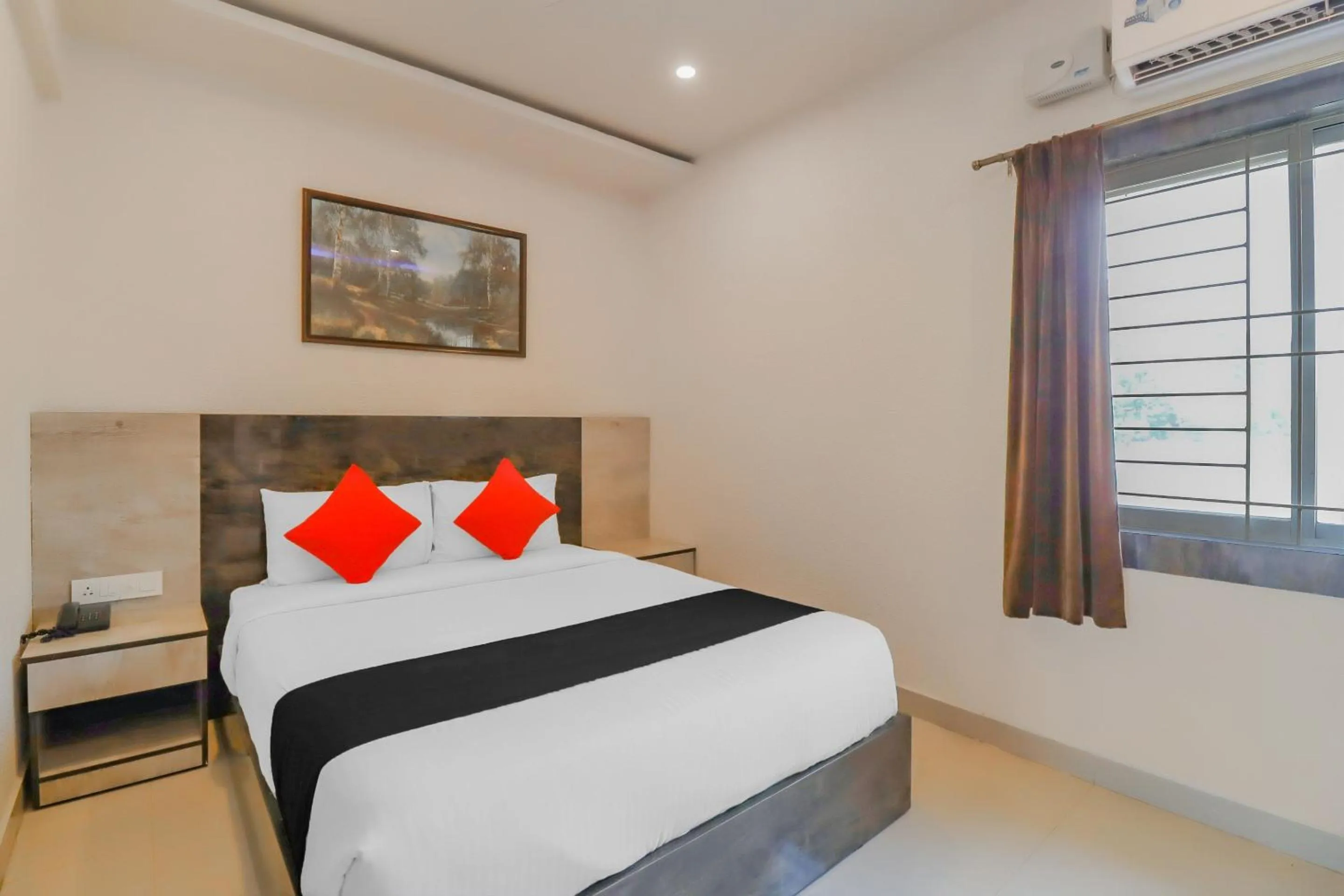 Bedroom, Bed in Capital O Royal Galaxy Finesse Near Phoenix Marketcity