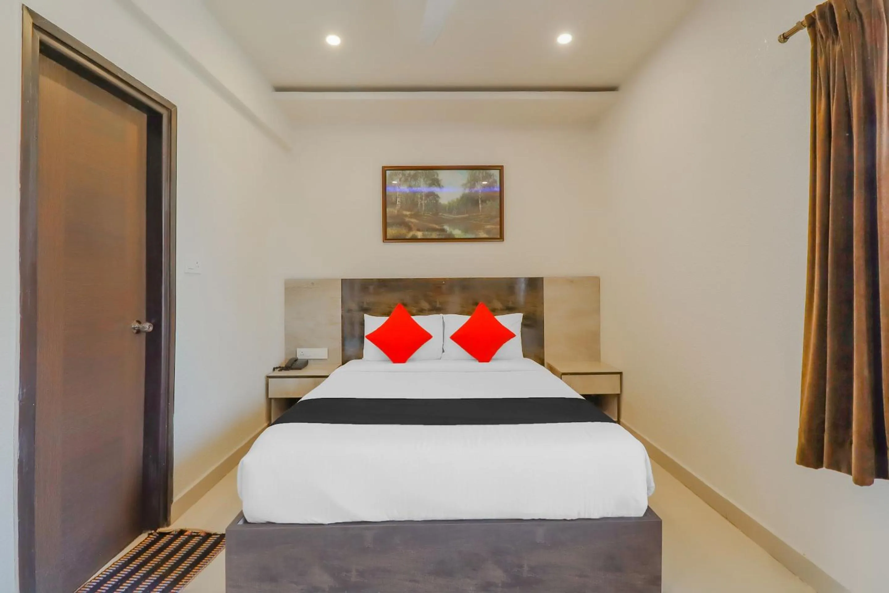 Bedroom, Bed in Capital O Royal Galaxy Finesse Near Phoenix Marketcity