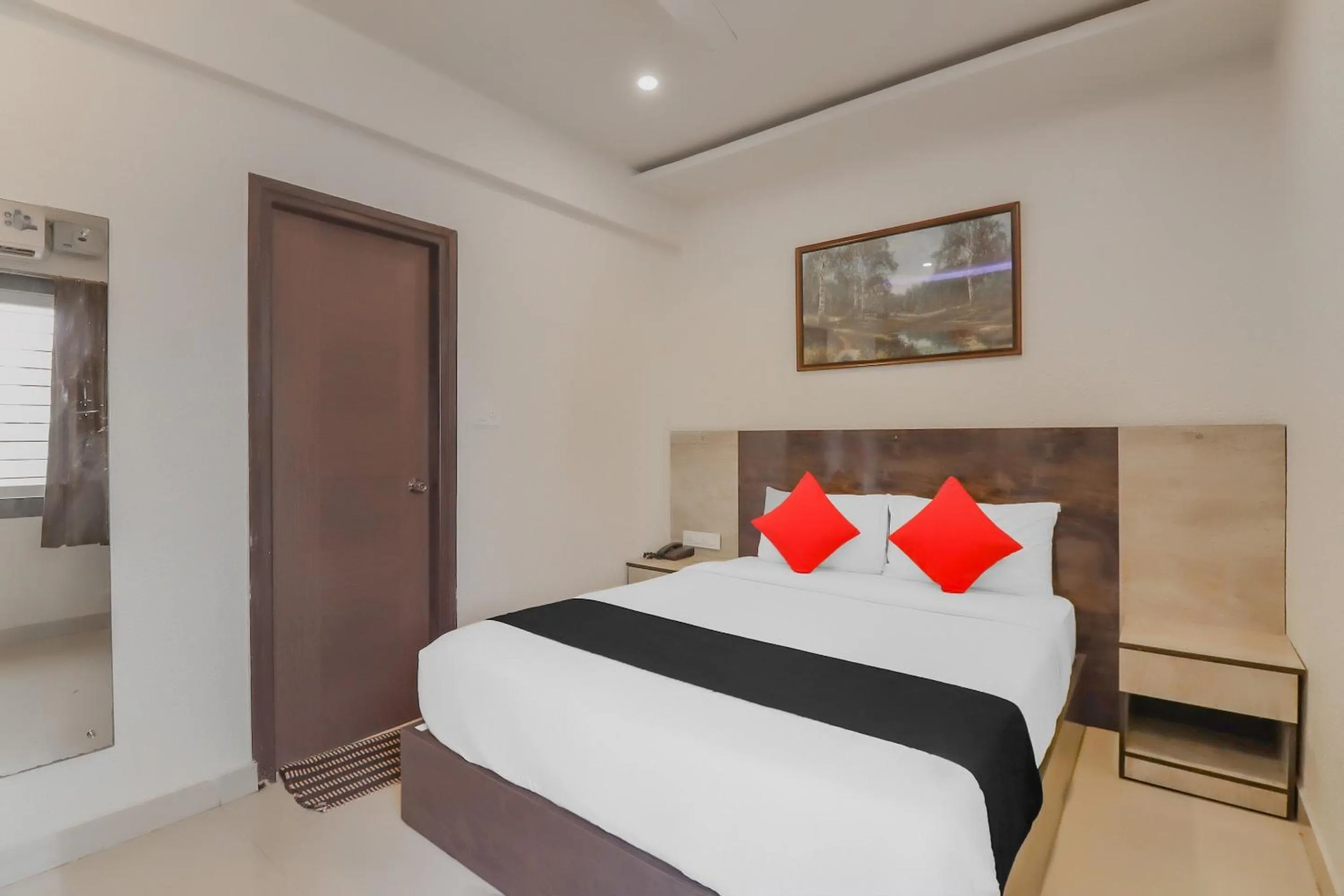 Bedroom, Bed in Capital O Royal Galaxy Finesse Near Phoenix Marketcity