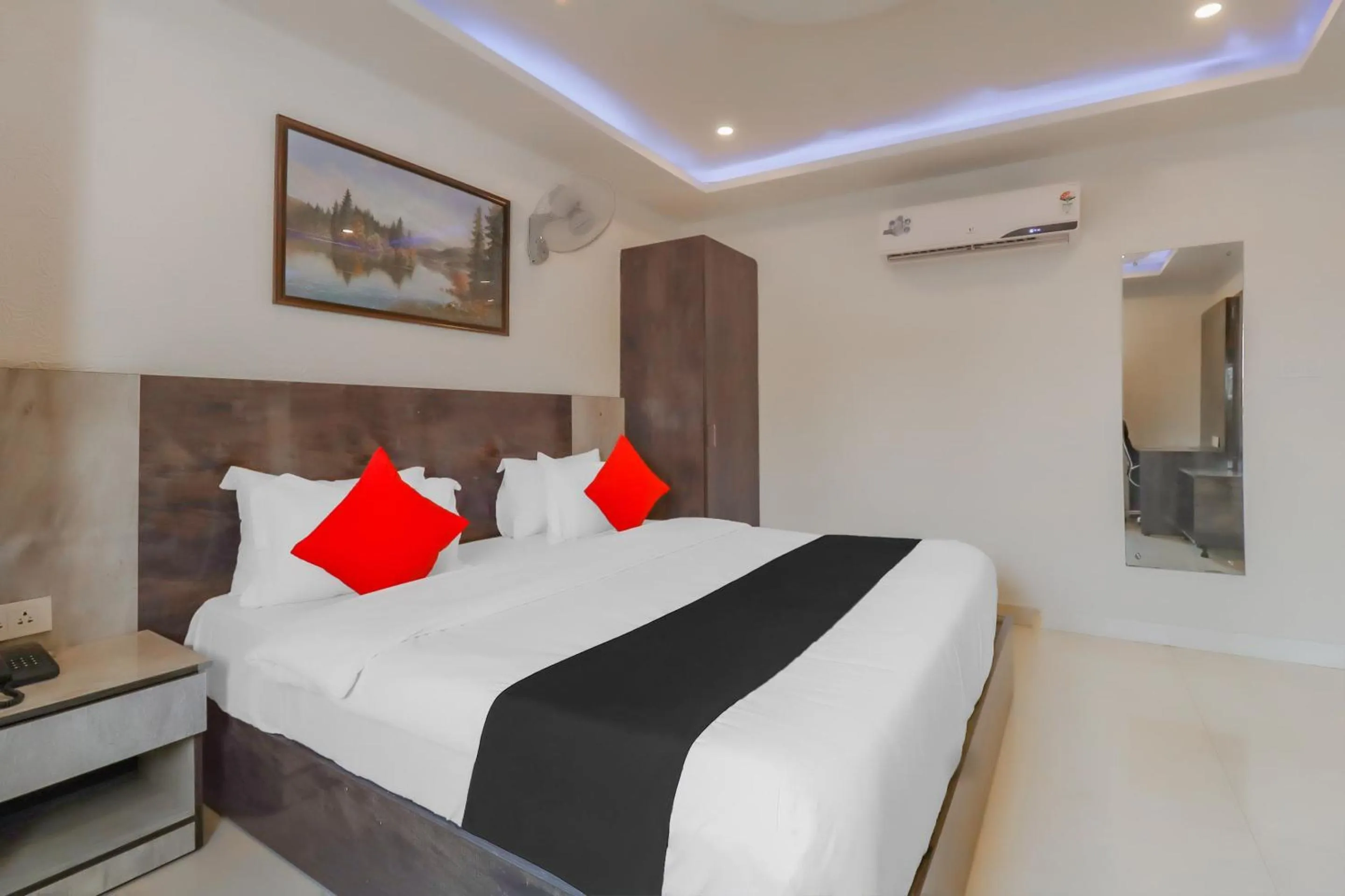 Bedroom, Bed in Capital O Royal Galaxy Finesse Near Phoenix Marketcity