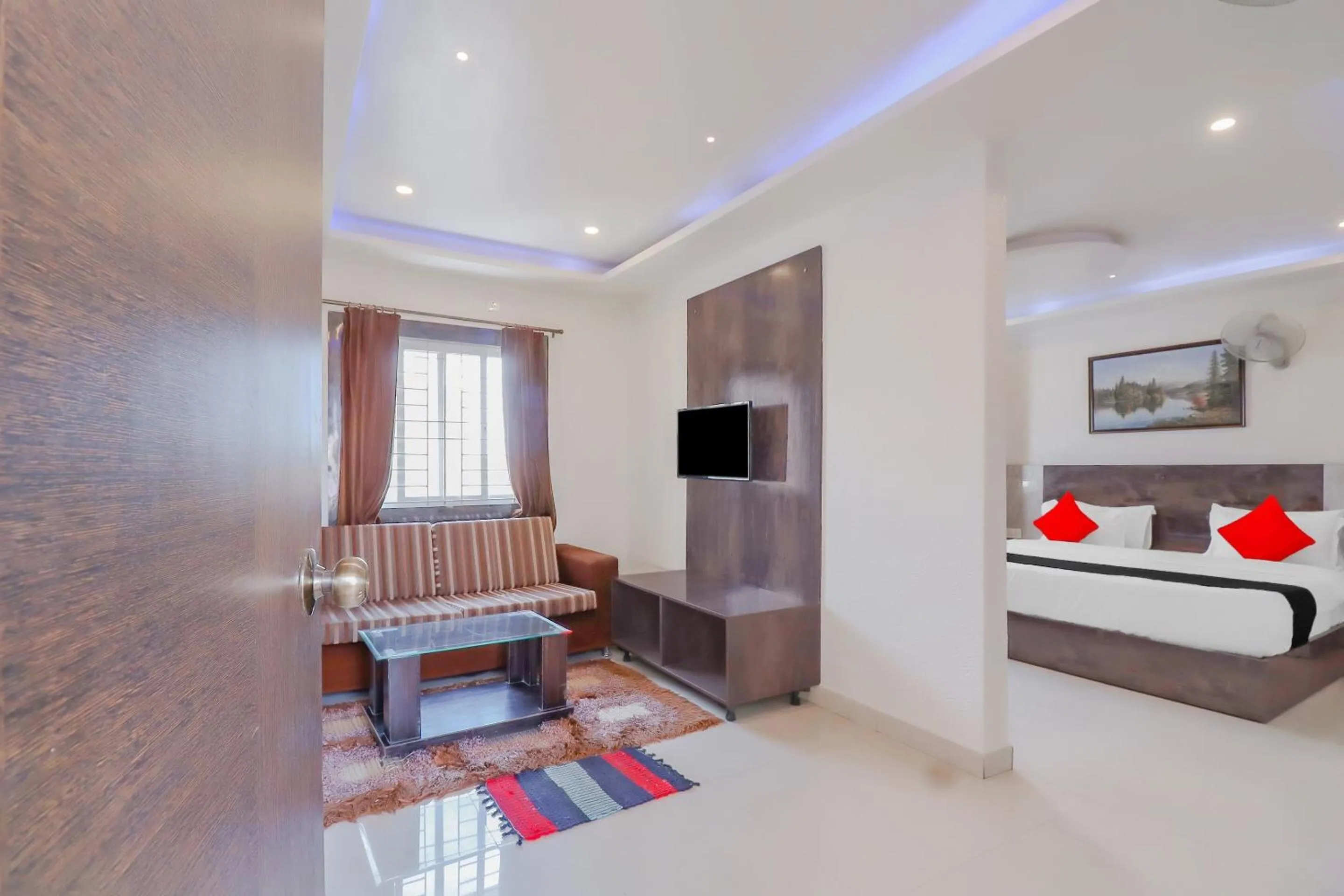 Bedroom in Capital O Royal Galaxy Finesse Near Phoenix Marketcity