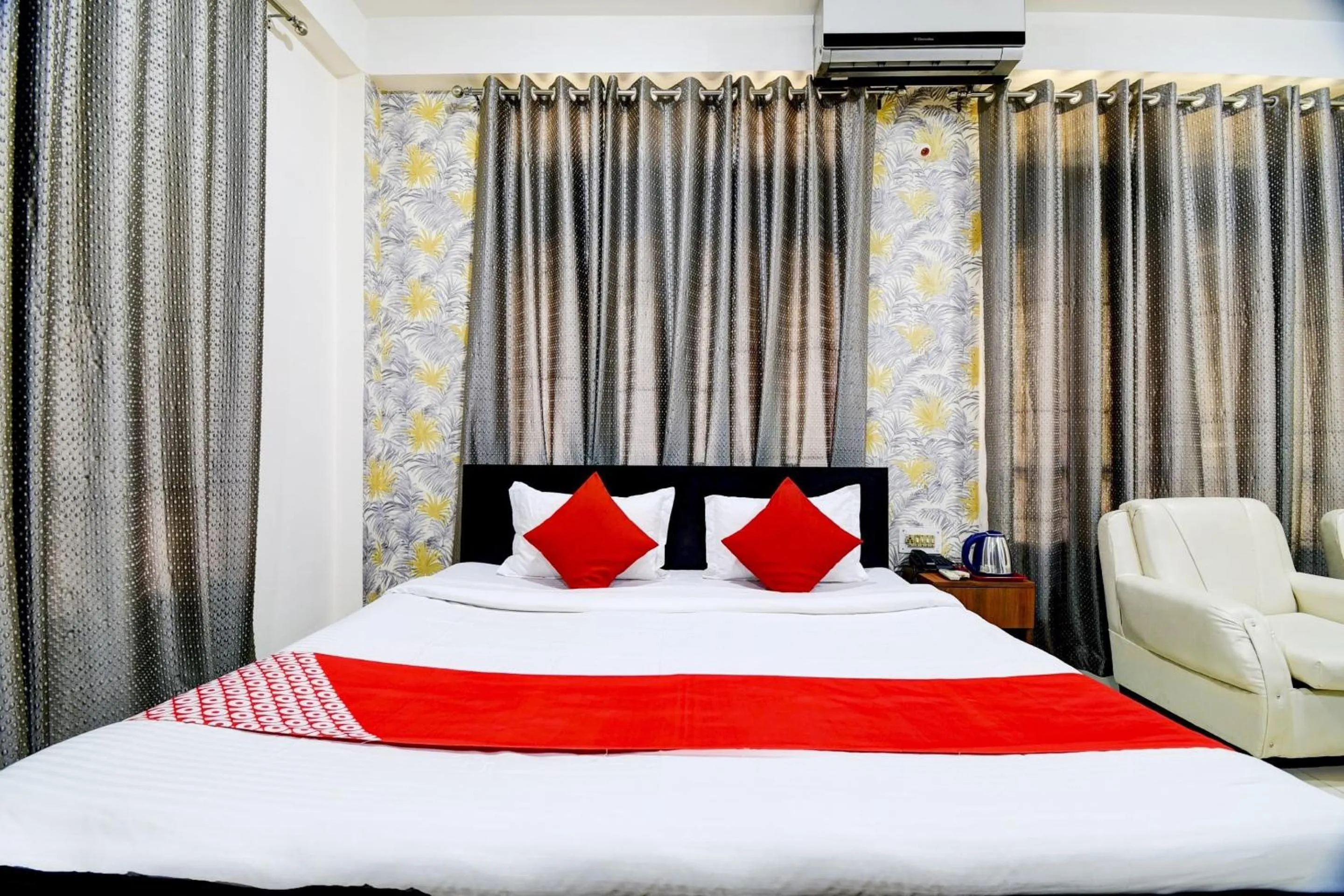 Bedroom, Bed in Super Hotel O The Dove Villa