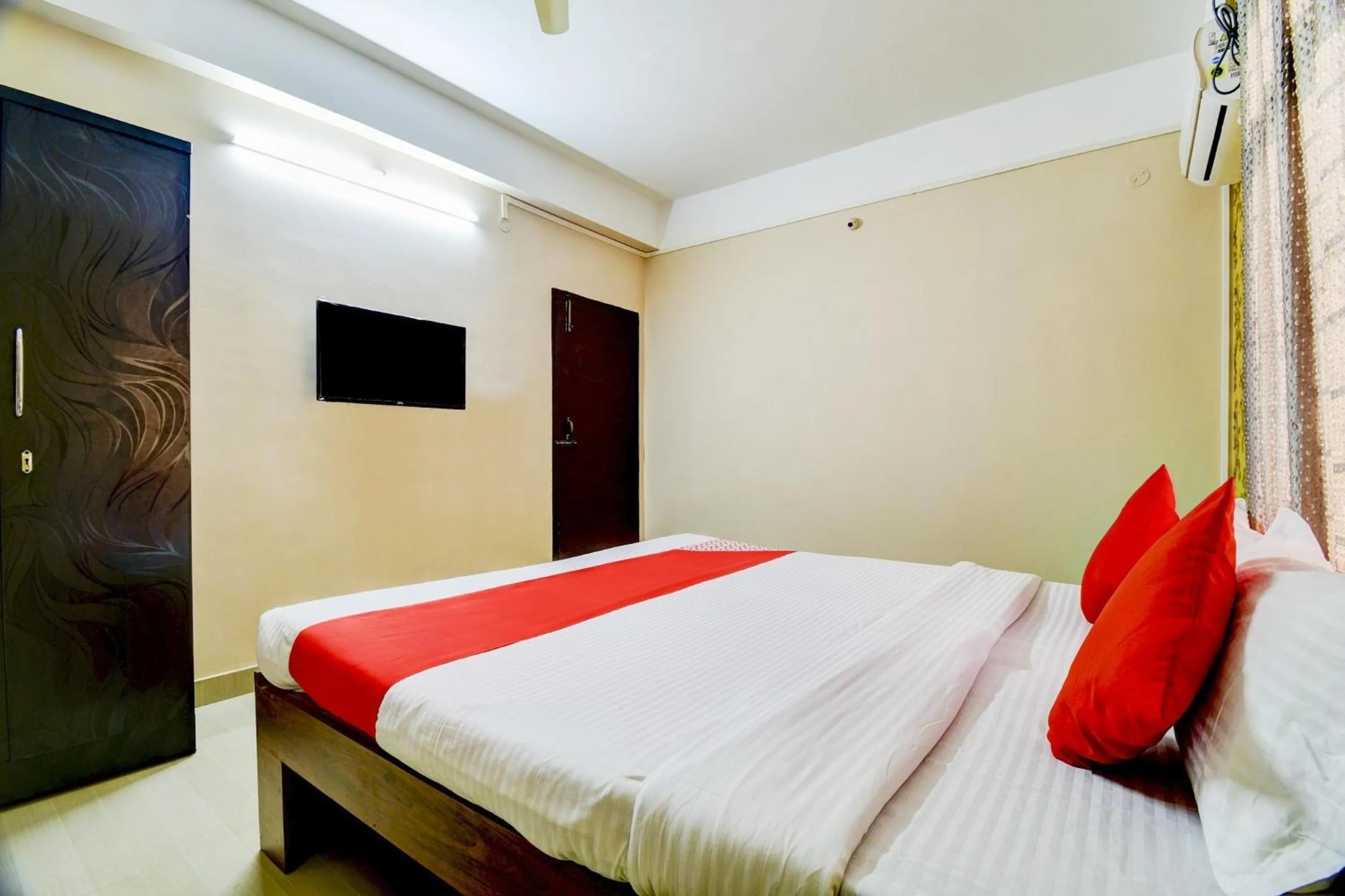 Bedroom, Bed in Super Hotel O The Dove Villa