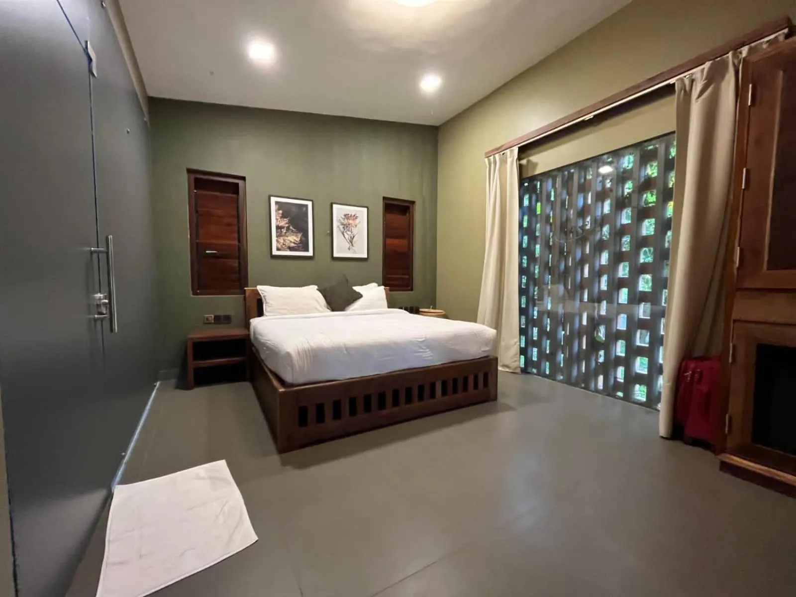 Bed in BARSATI Ranches