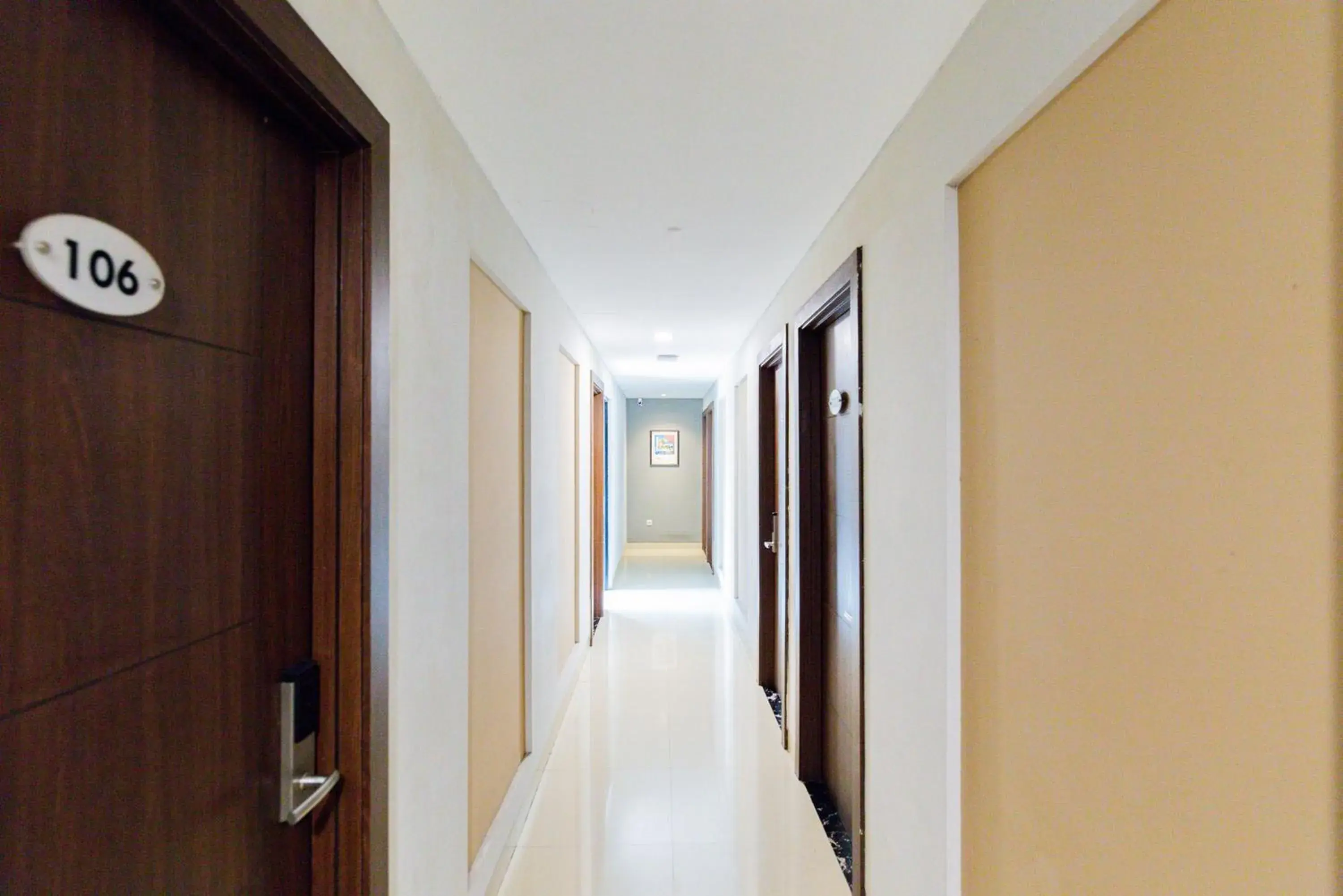 Property building in Urbanview Hotel Slipi Inn Palmerah Property building in Urbanview Hotel Slipi Inn Palmerah