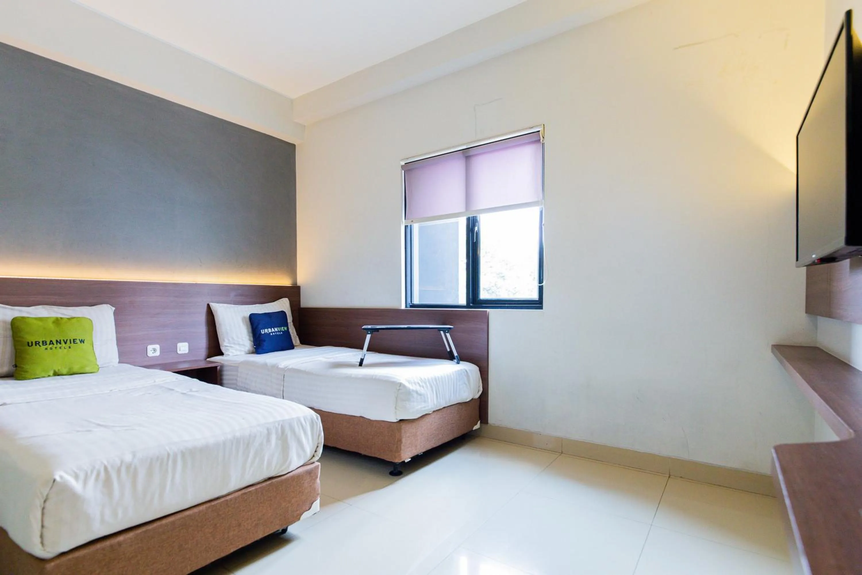 Bed in Urbanview Hotel Slipi Inn Palmerah