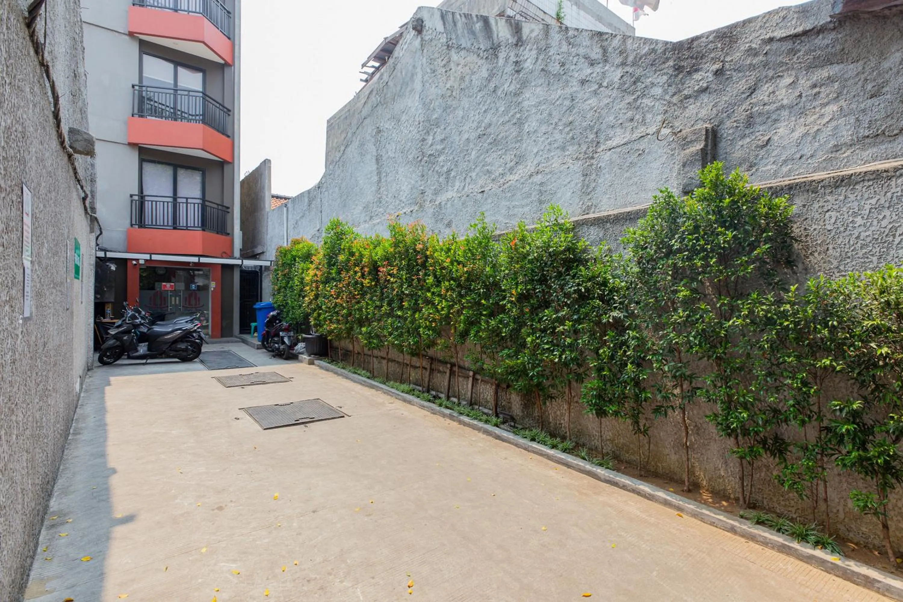 Property building in Urbanview Hotel Slipi Inn Palmerah