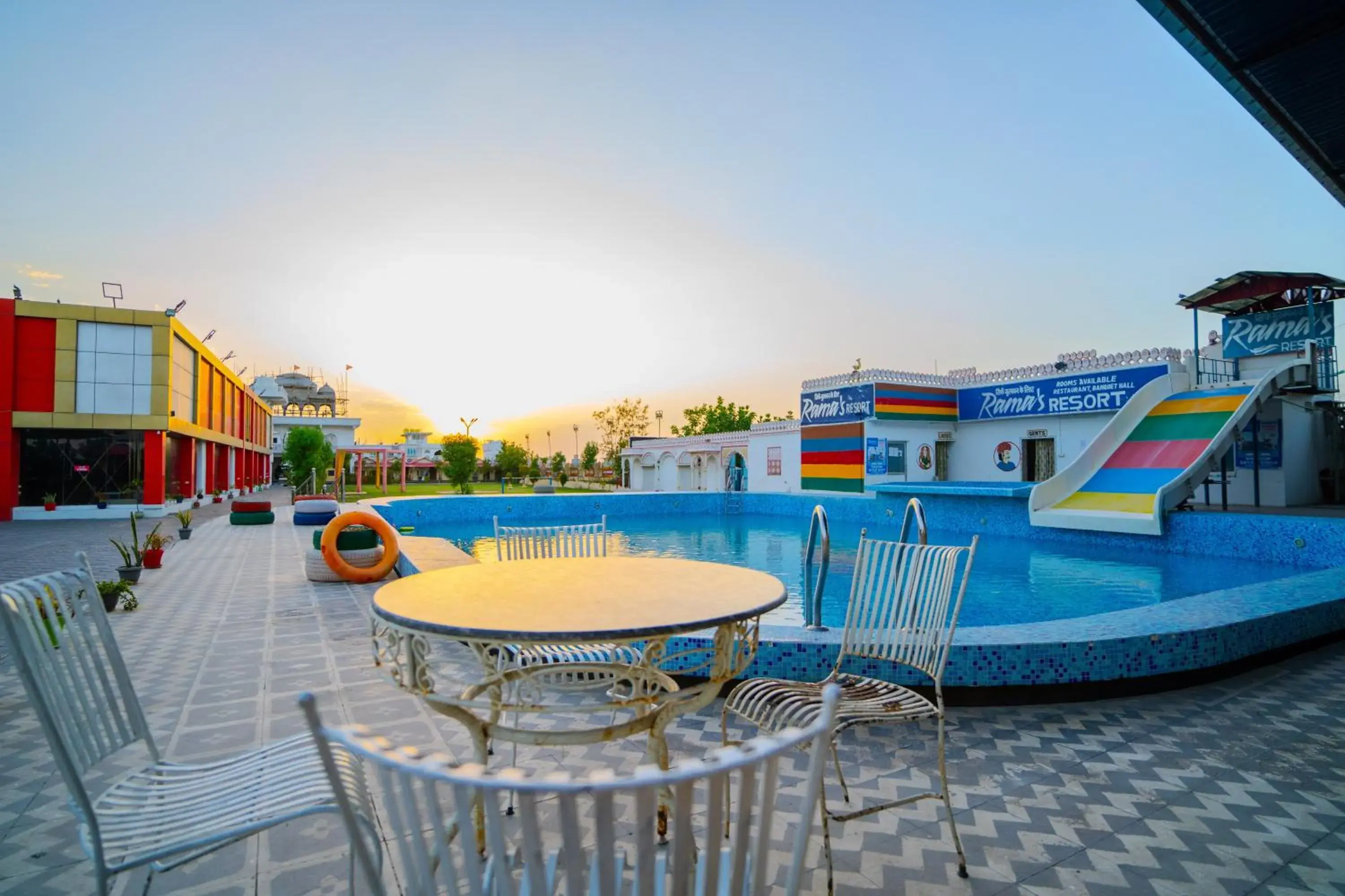 Swimming pool in Ramas Resort Swimming pool in Ramas Resort