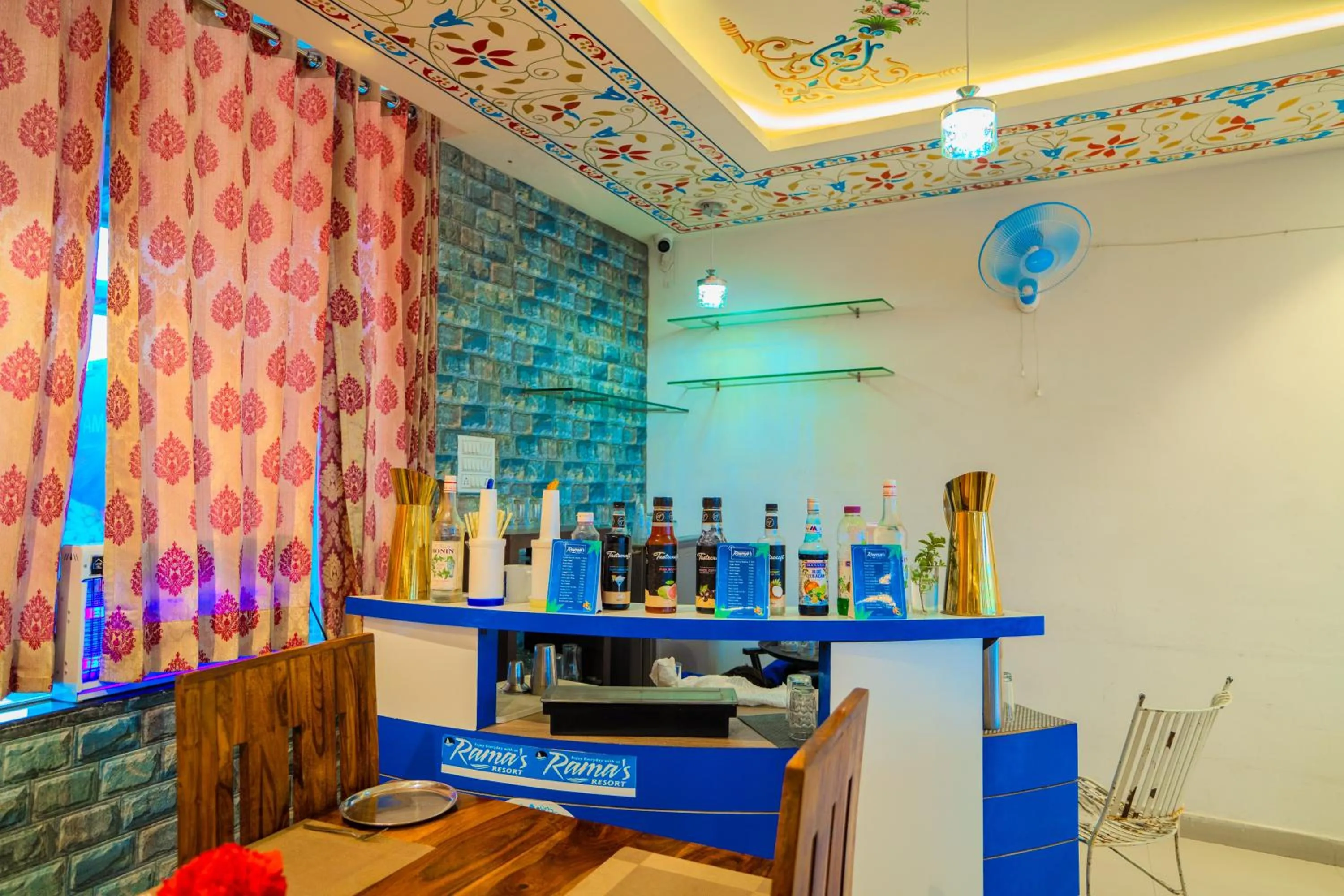 Restaurant/places to eat in Ramas Resort