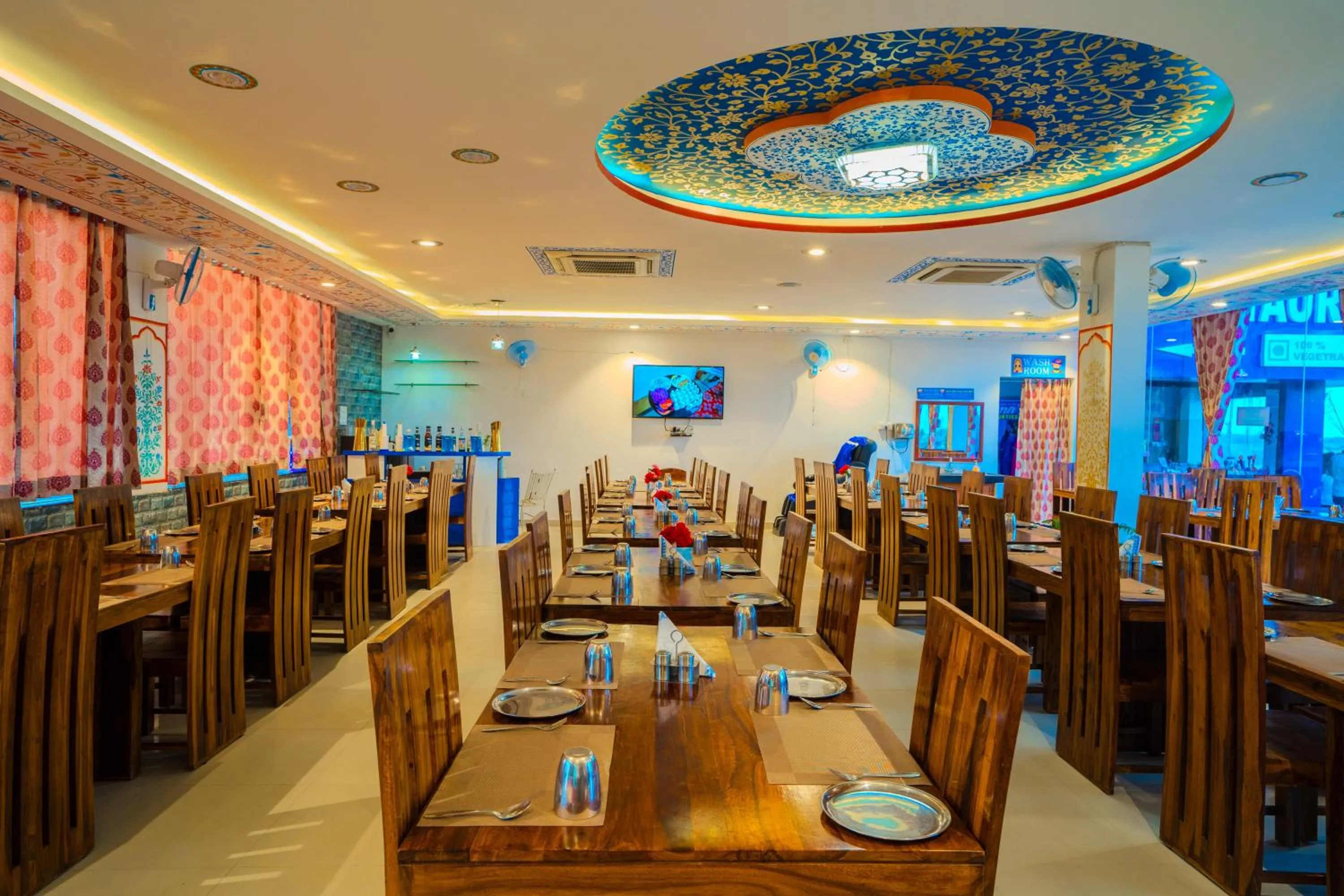 Restaurant/places to eat in Ramas Resort