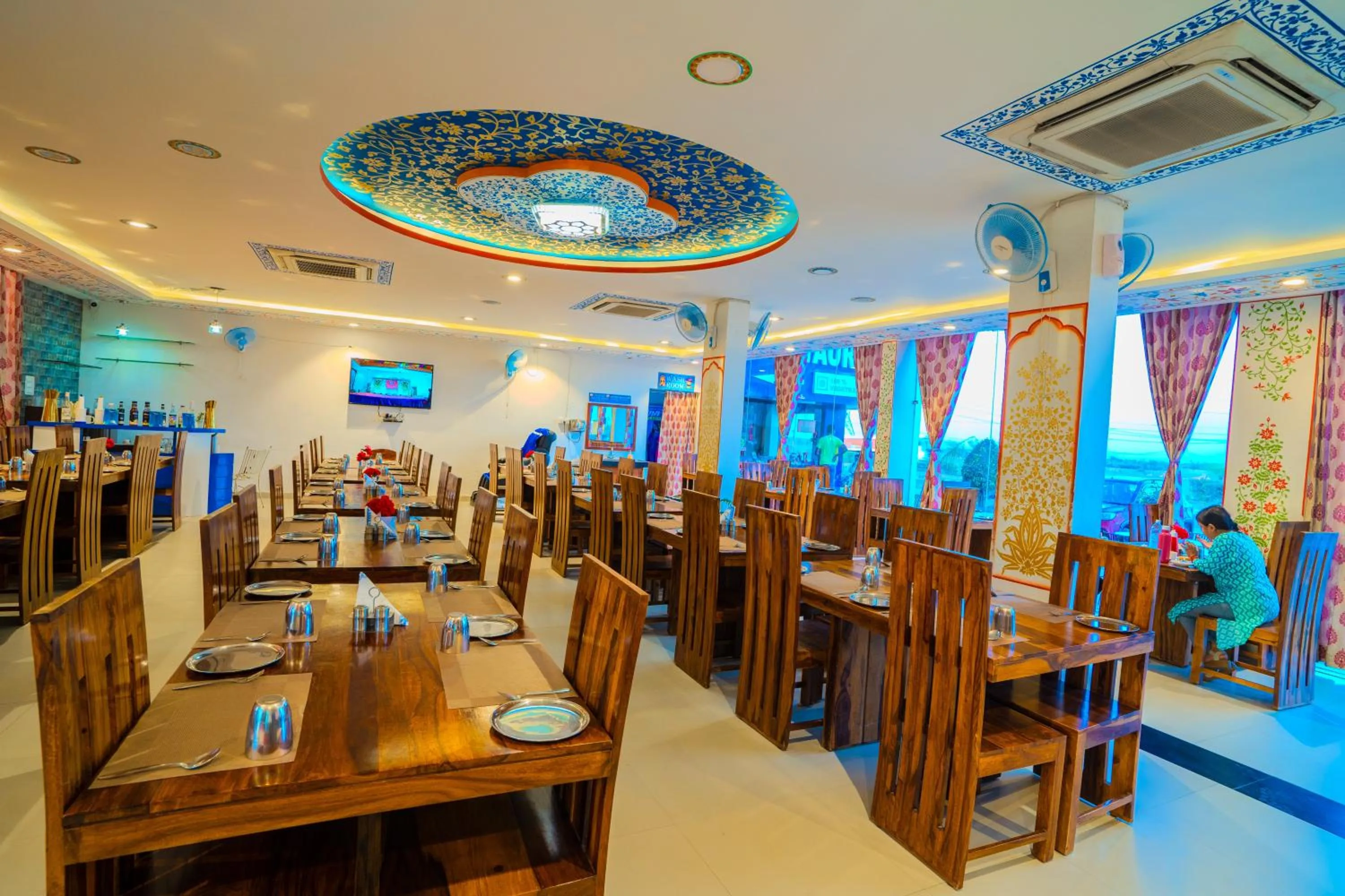 Restaurant/places to eat in Ramas Resort