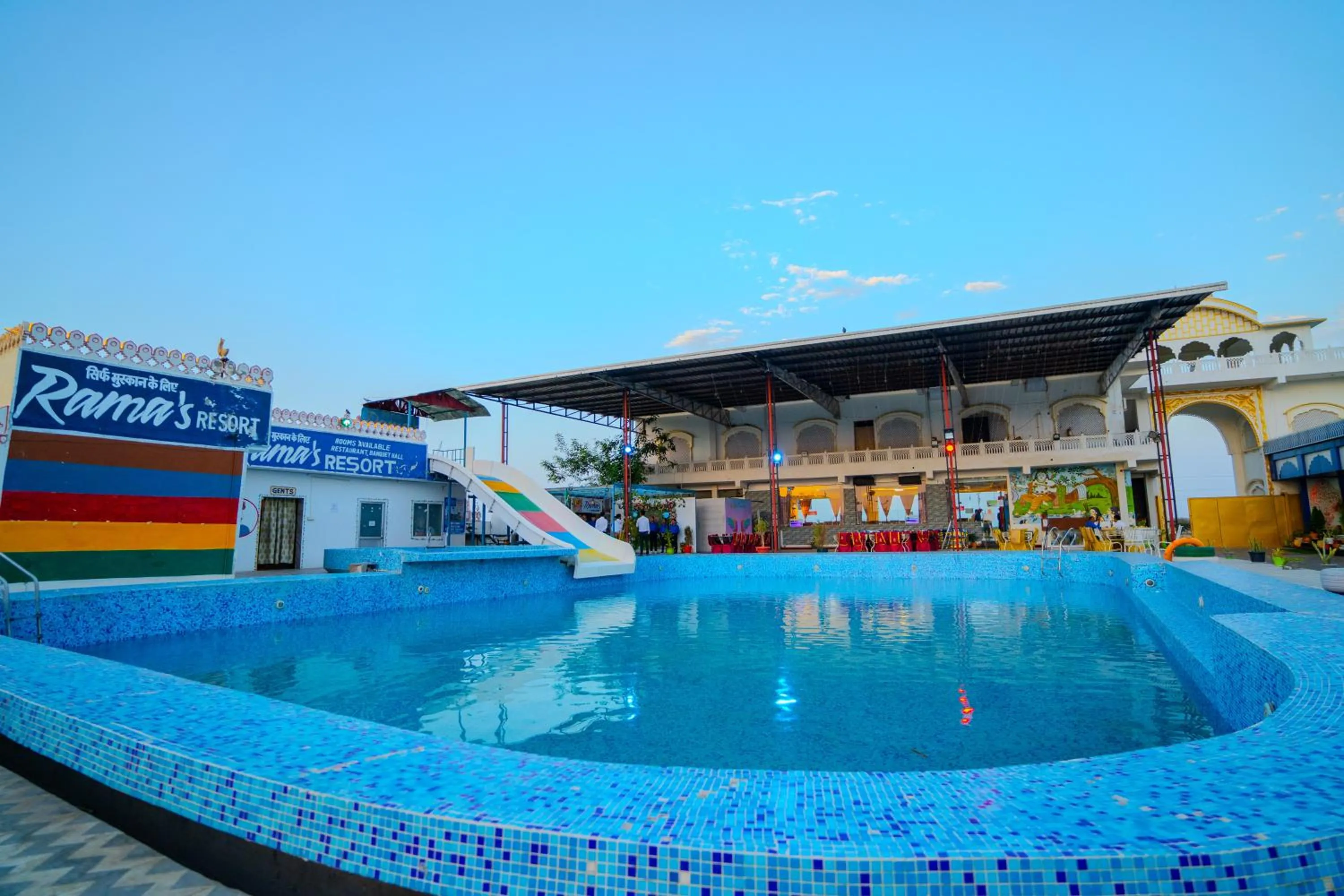Swimming pool in Ramas Resort