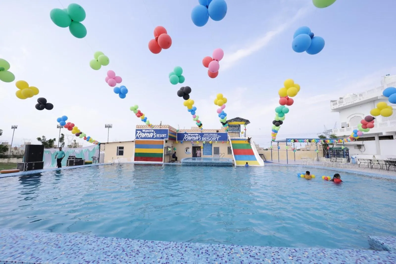 Swimming pool in Ramas Resort