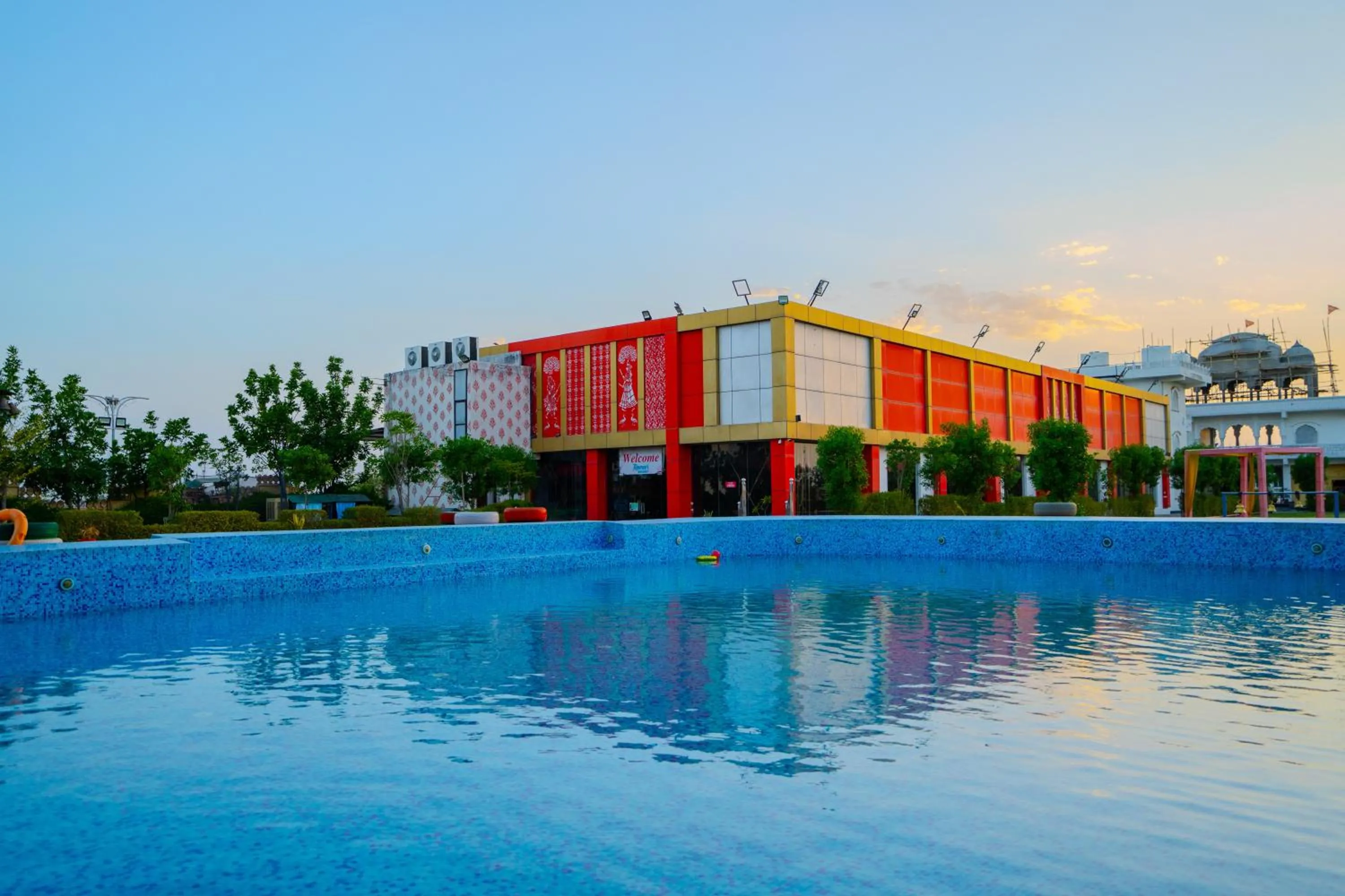 Swimming pool in Ramas Resort