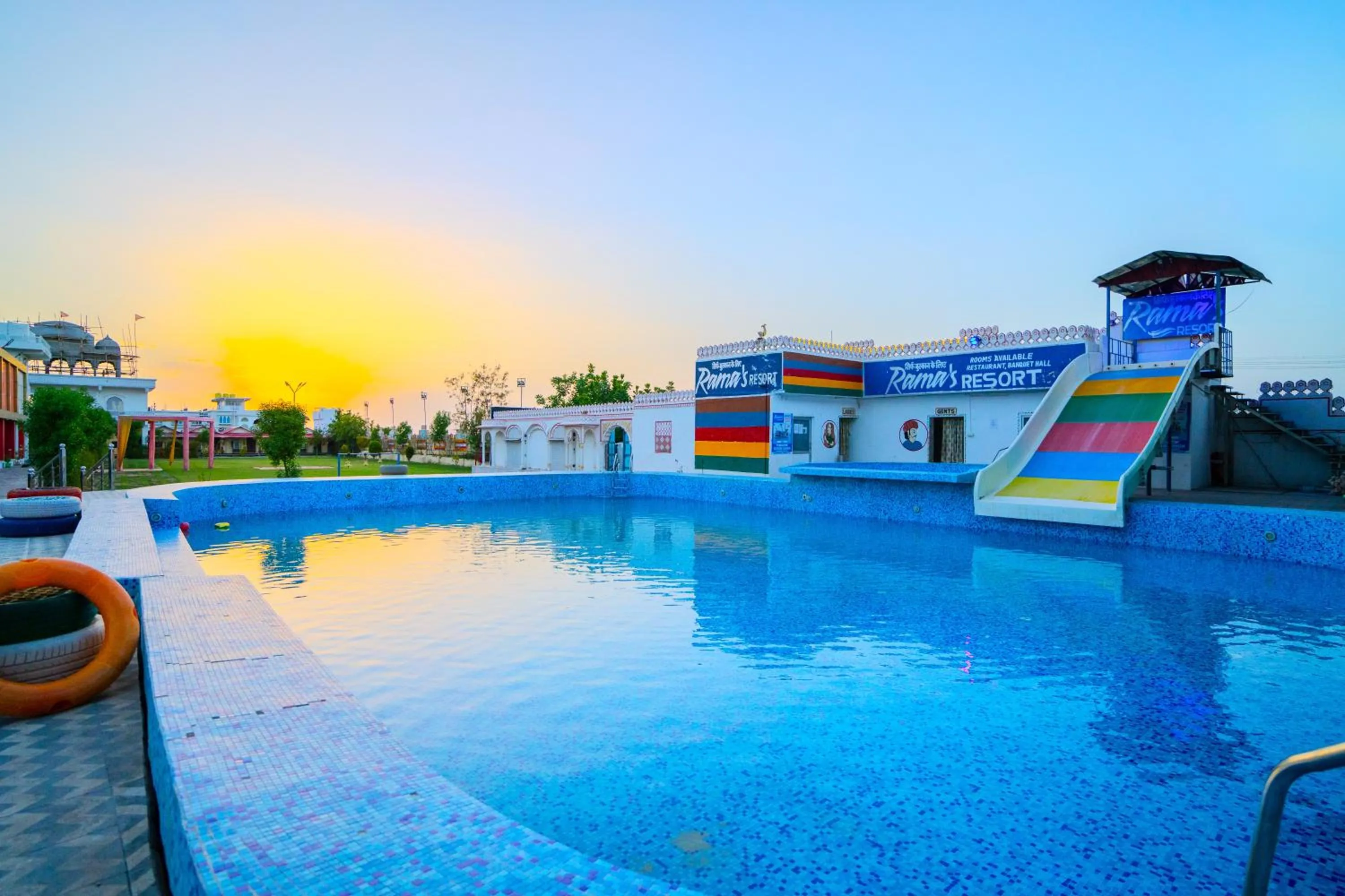 Swimming pool in Ramas Resort