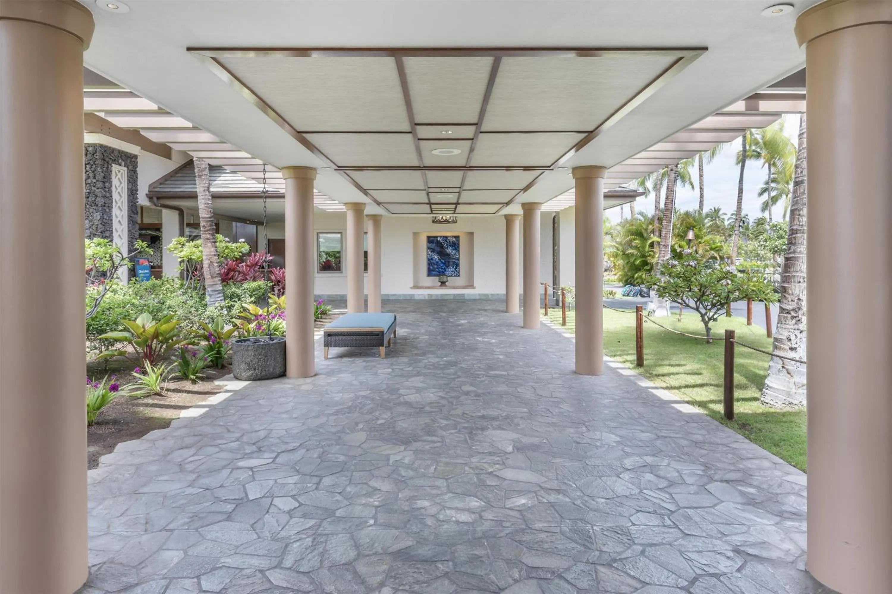 Inner courtyard view in Hilton Grand Vacations Club Kings Land Waikoloa