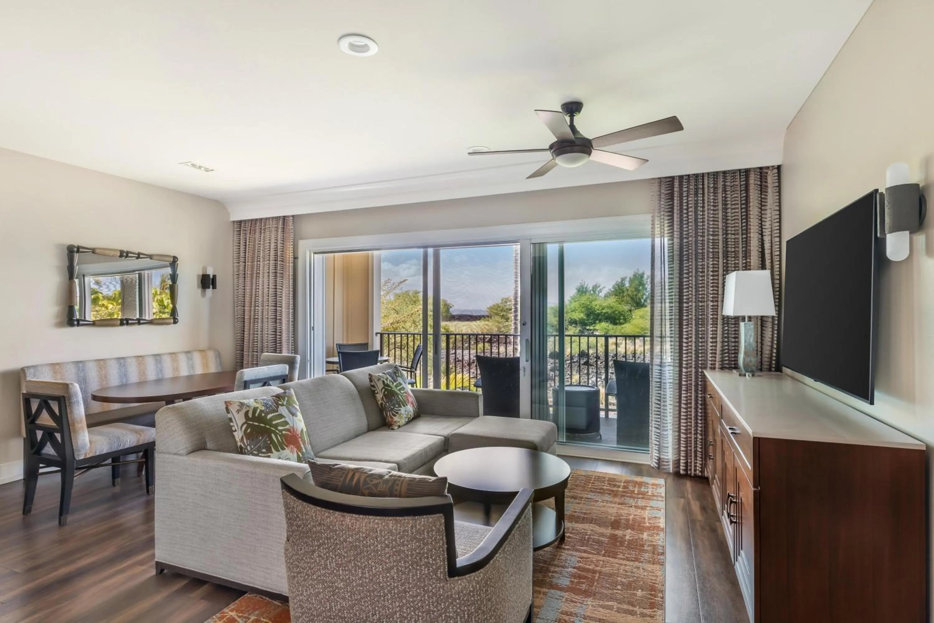 Living room in Hilton Grand Vacations Club Kings Land Waikoloa