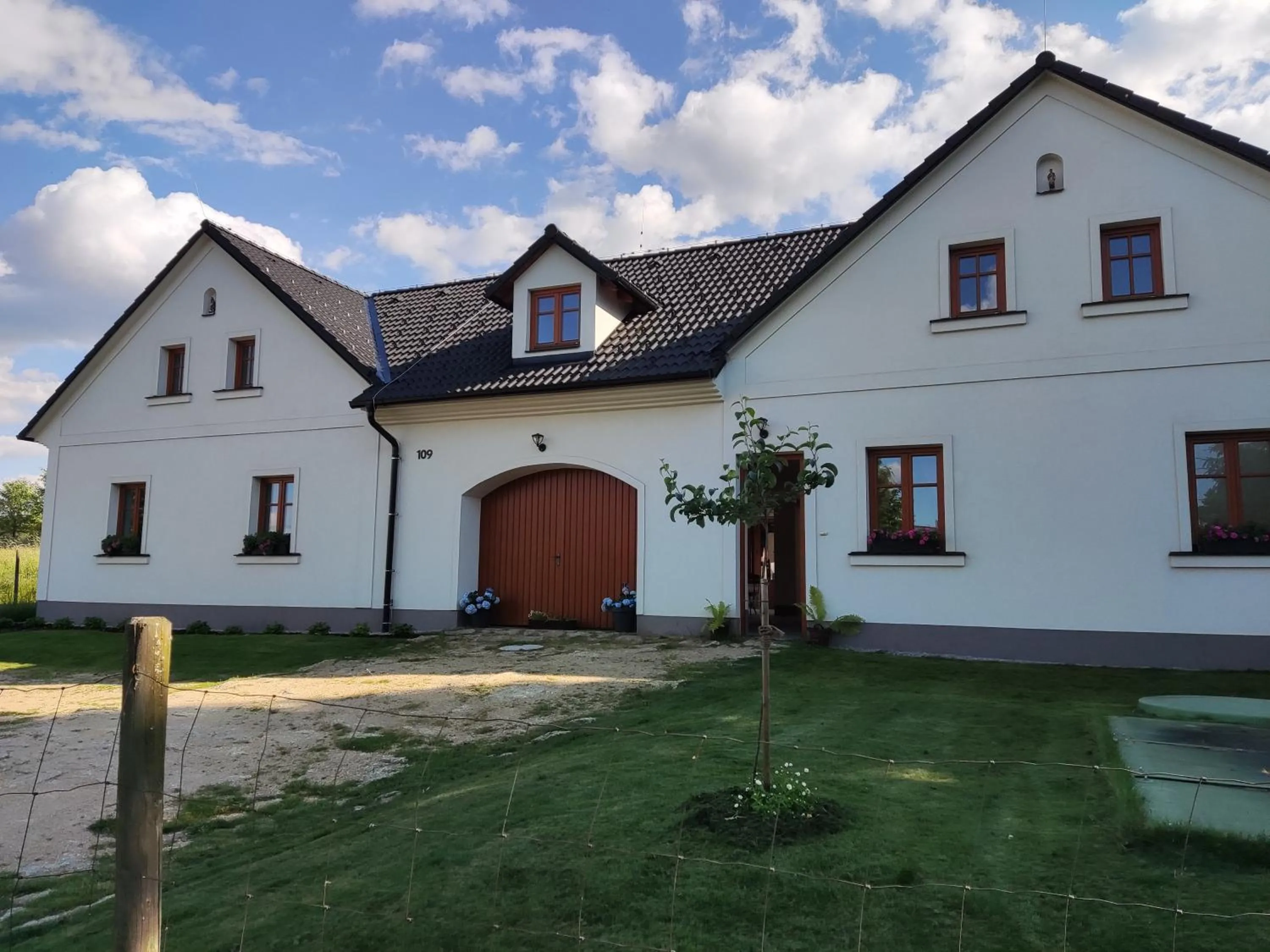 Property building in Matějovec 109 & Ubytování Na statku