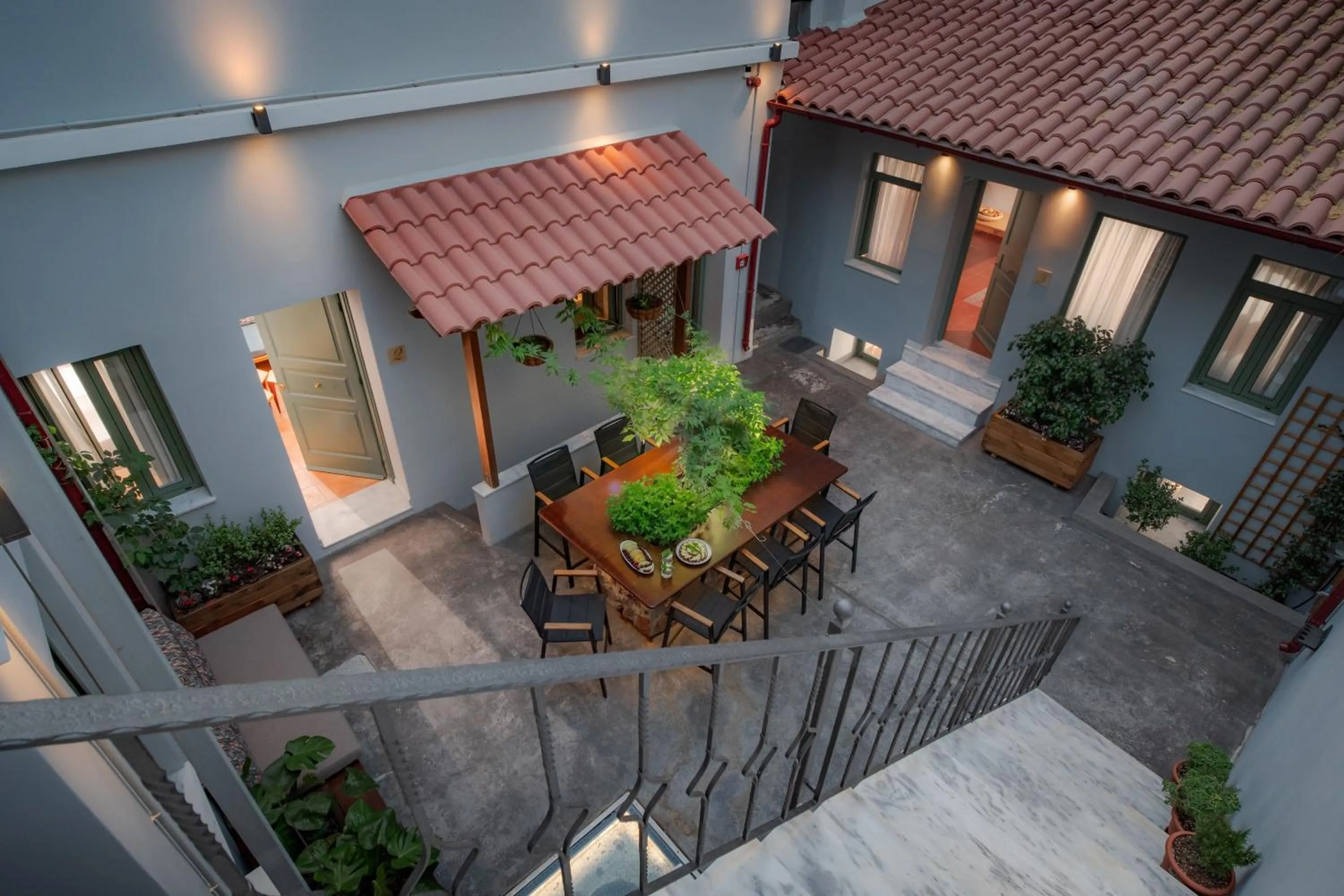 Inner courtyard view in Twin Circle Athens
