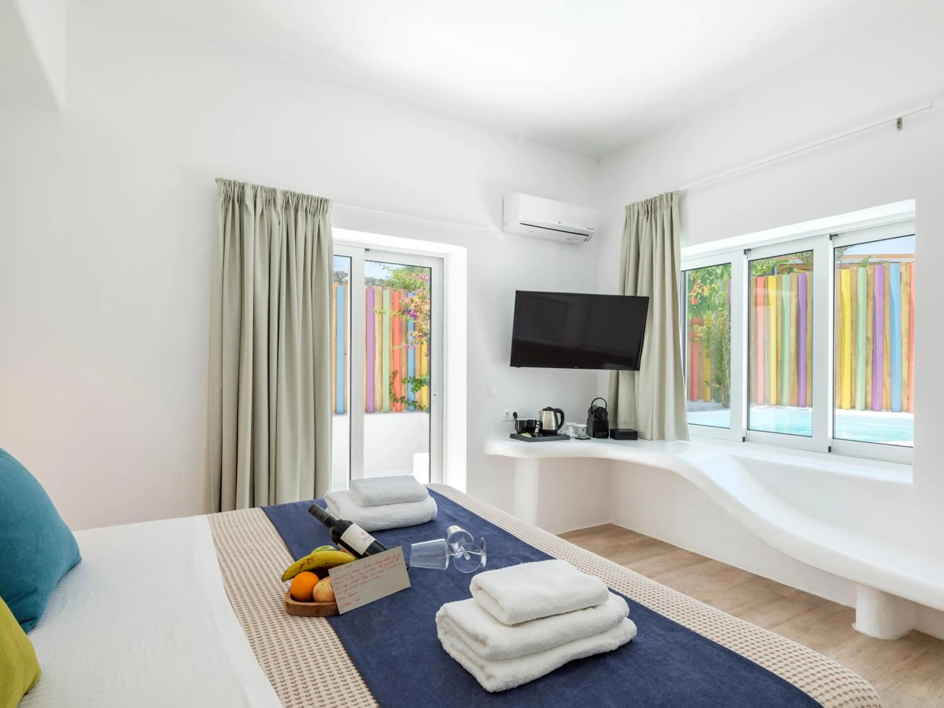 Communal lounge/ TV room, Bed in Axel Beach Mykonos - Adults Only