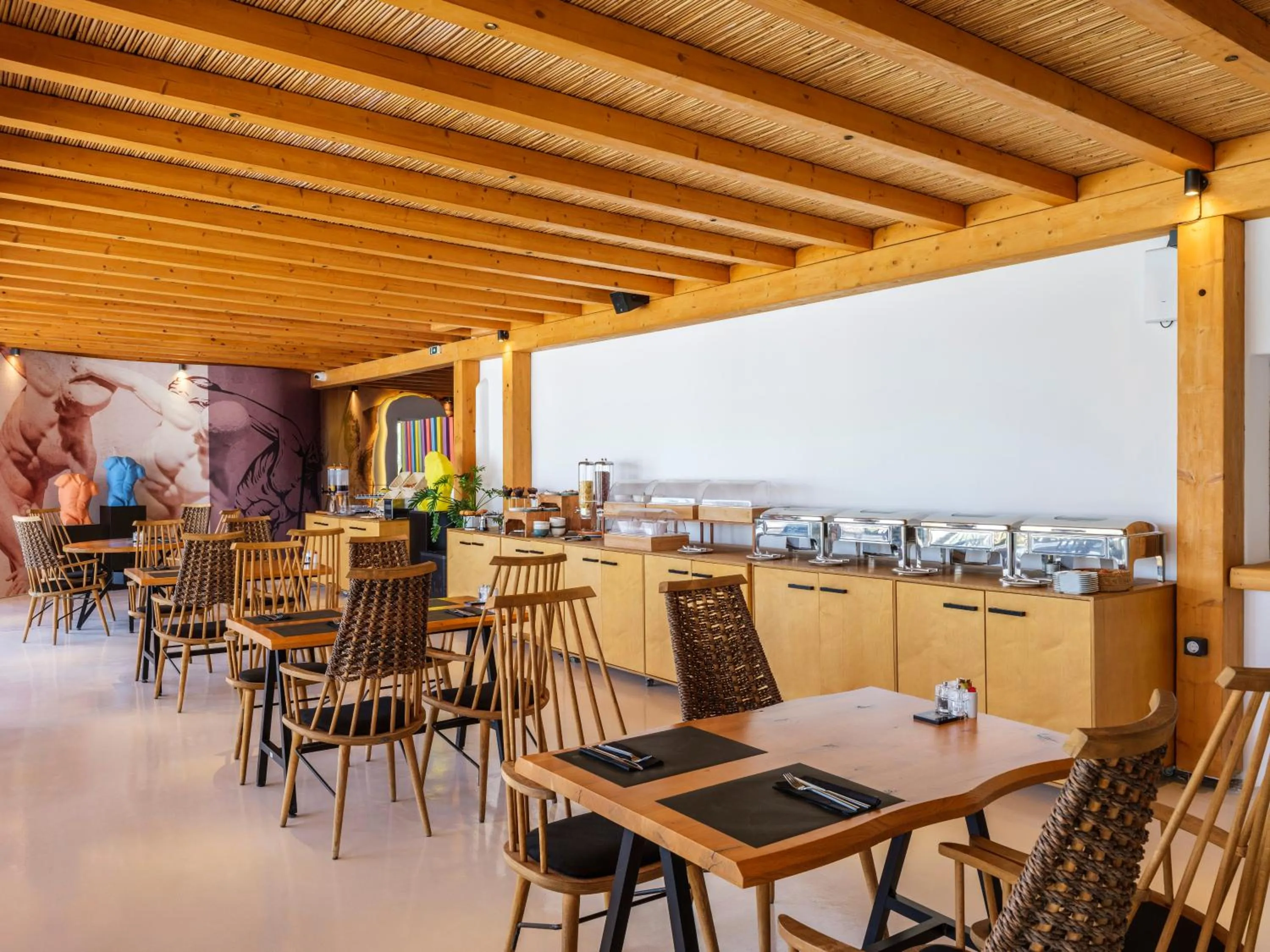 Restaurant/places to eat in Akkadian LGBT Boutique Hotel