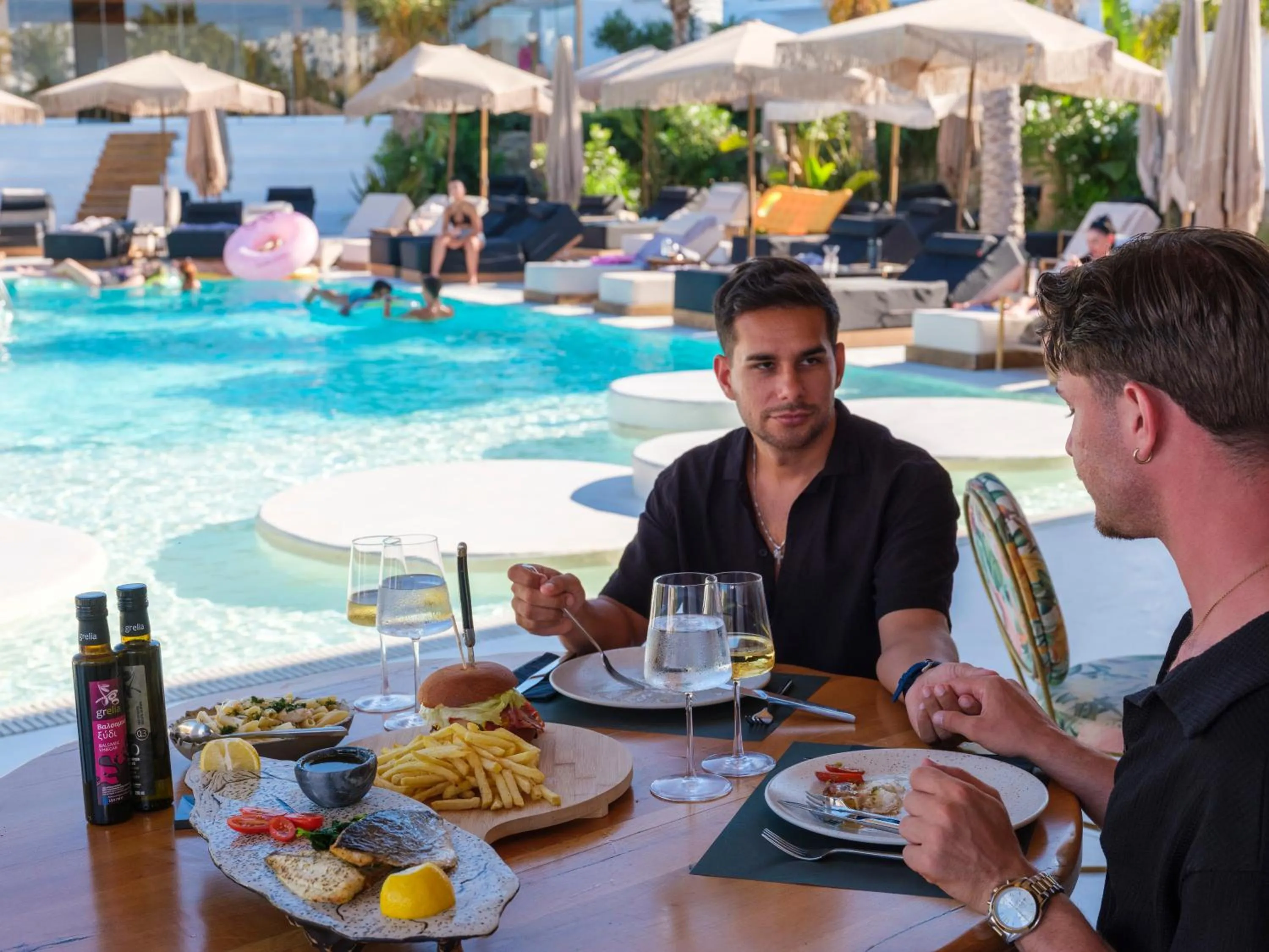 Restaurant/places to eat in Akkadian LGBT Boutique Hotel