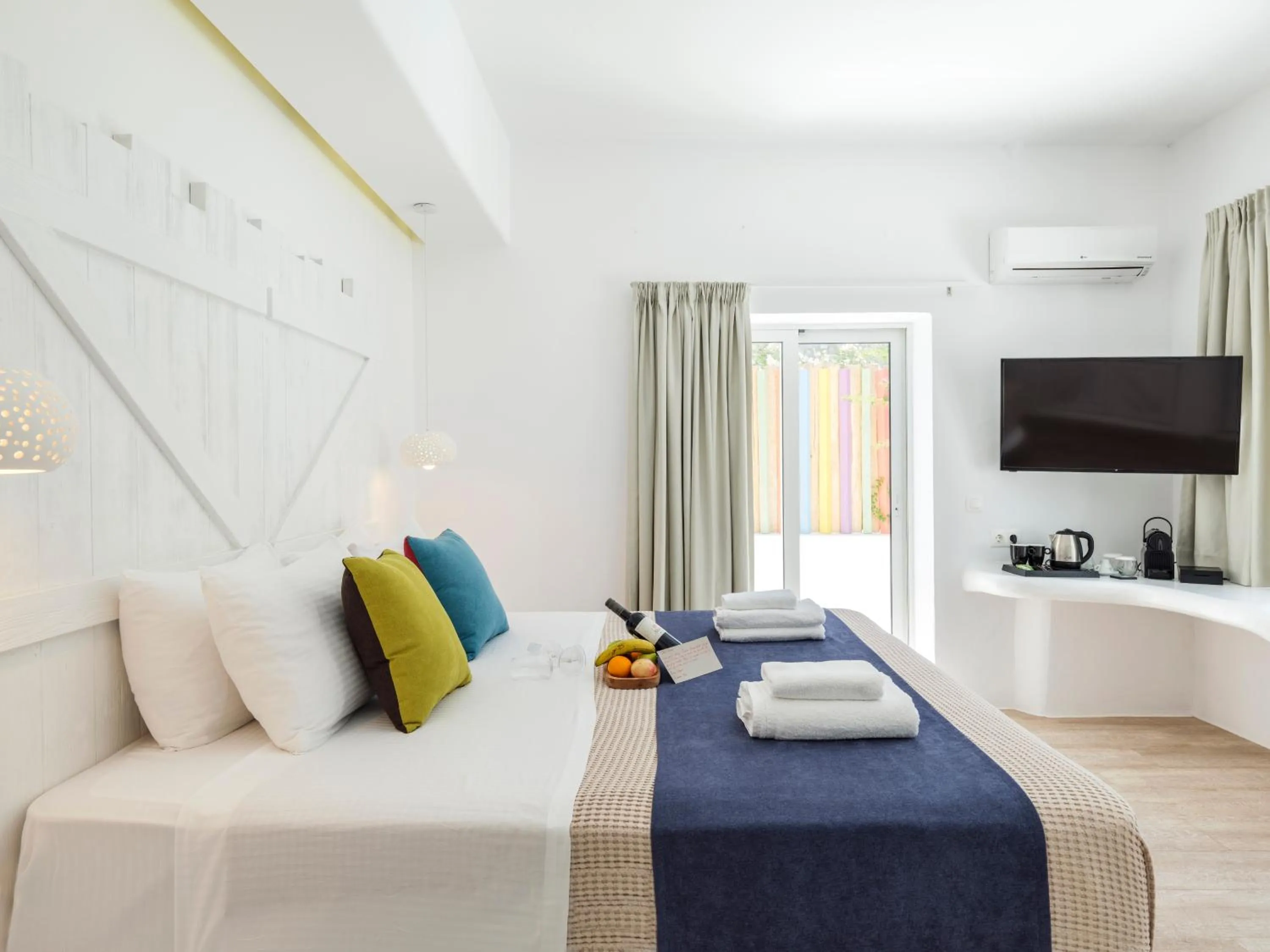 Communal lounge/ TV room, Bed in Axel Beach Mykonos - Adults Only