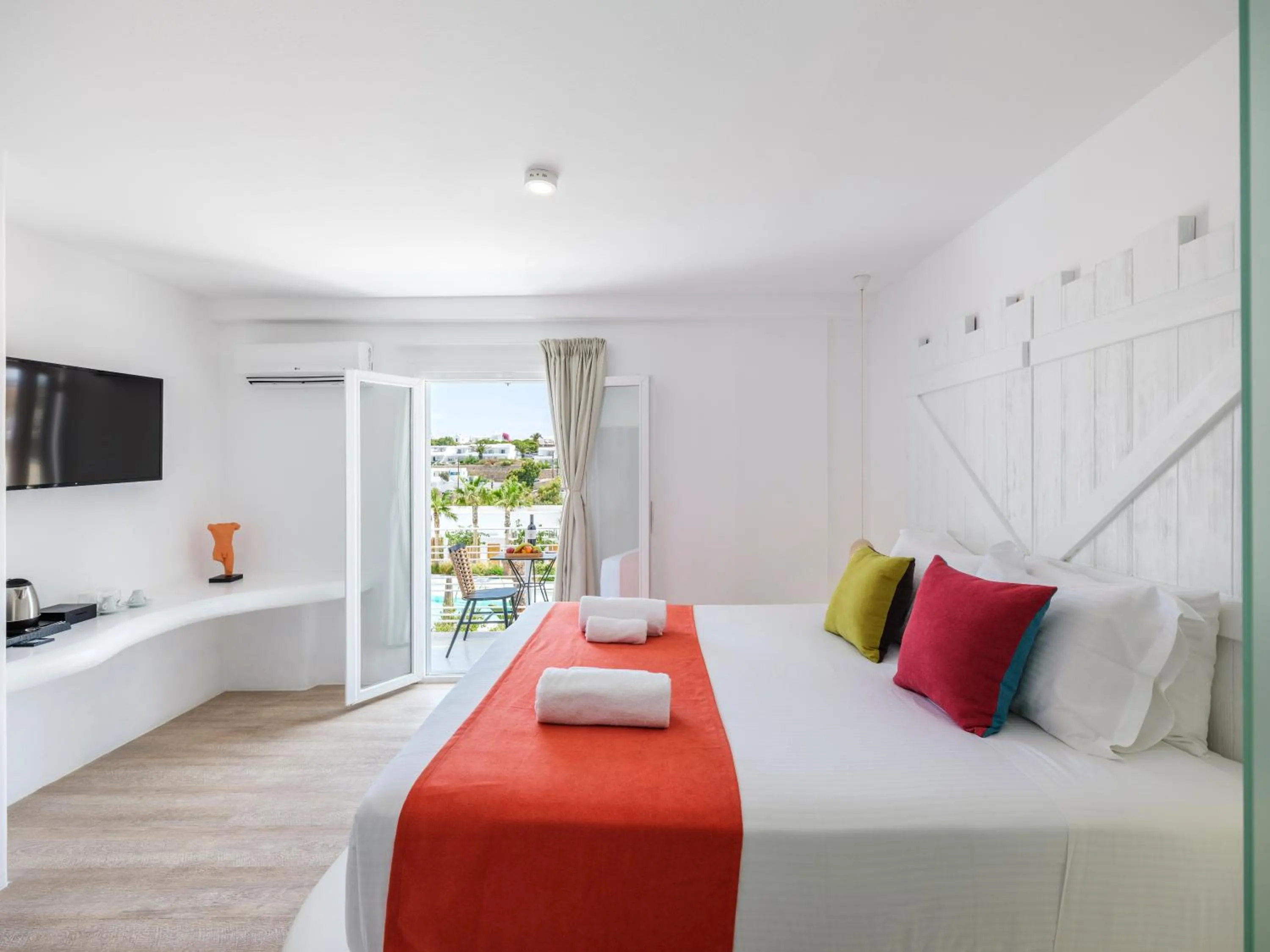 Communal lounge/ TV room, Bed in Axel Beach Mykonos - Adults Only