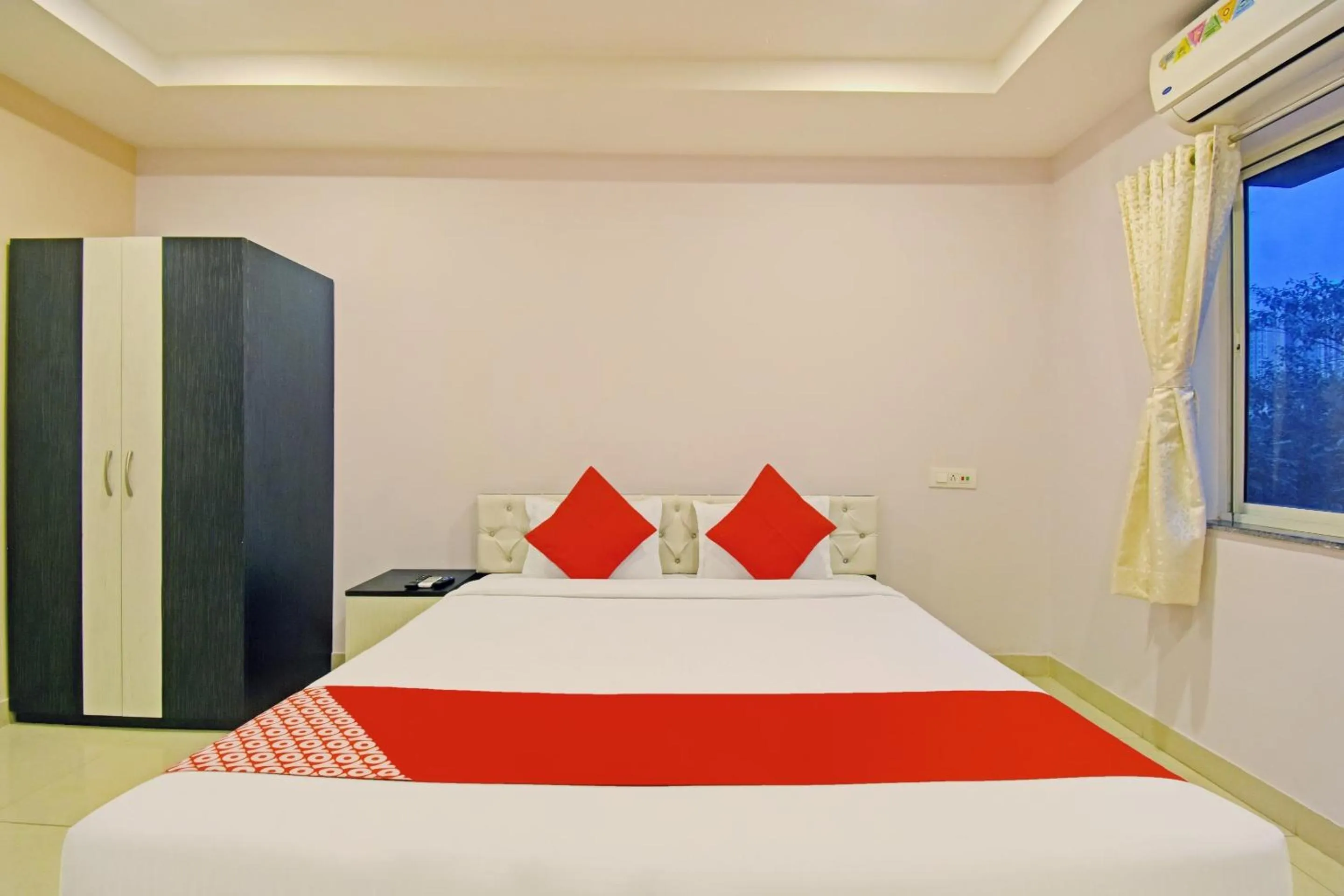 Bedroom, Bed in Hotel O by OYO Newtown Galaxy