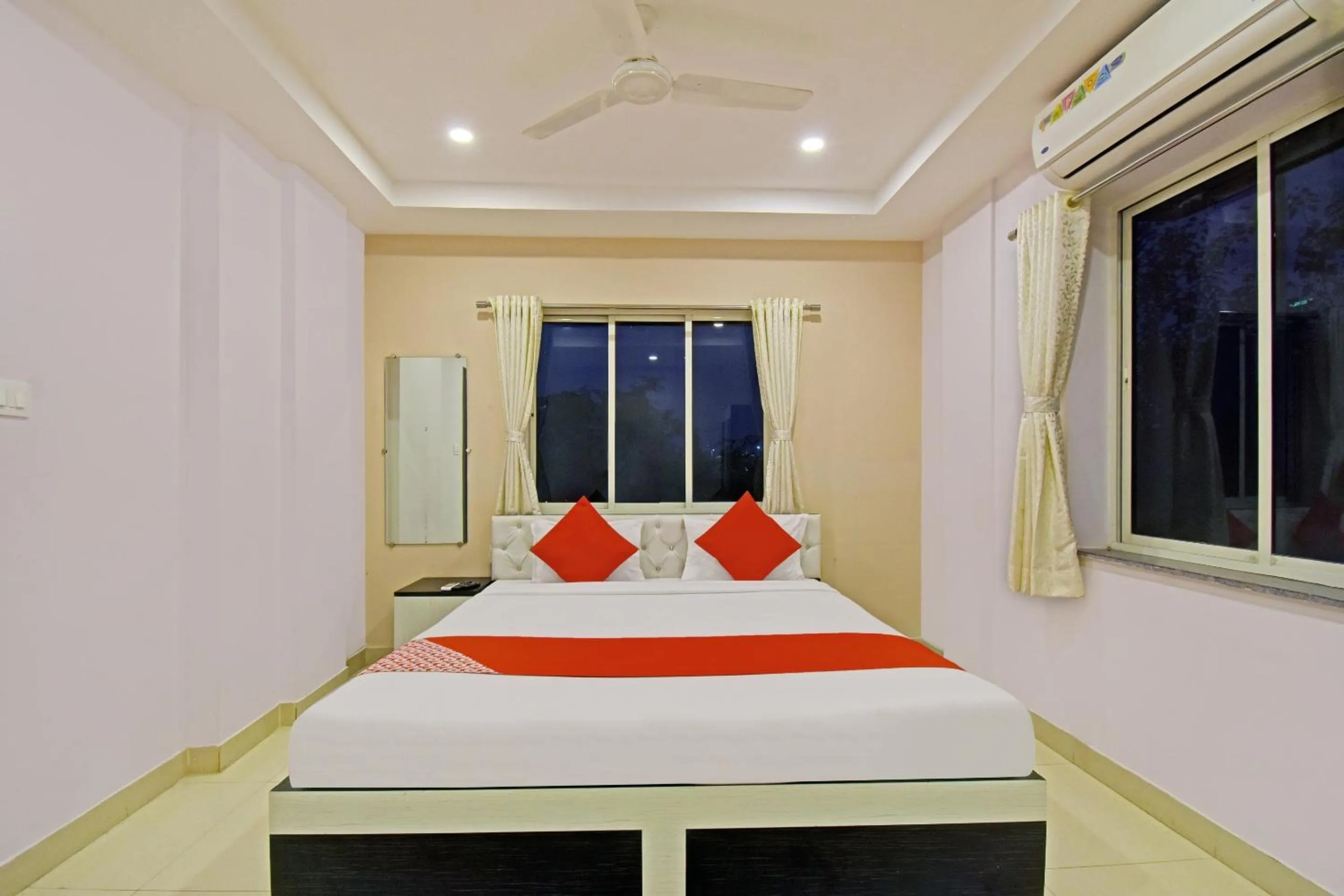 Bedroom, Bed in Hotel O by OYO Newtown Galaxy