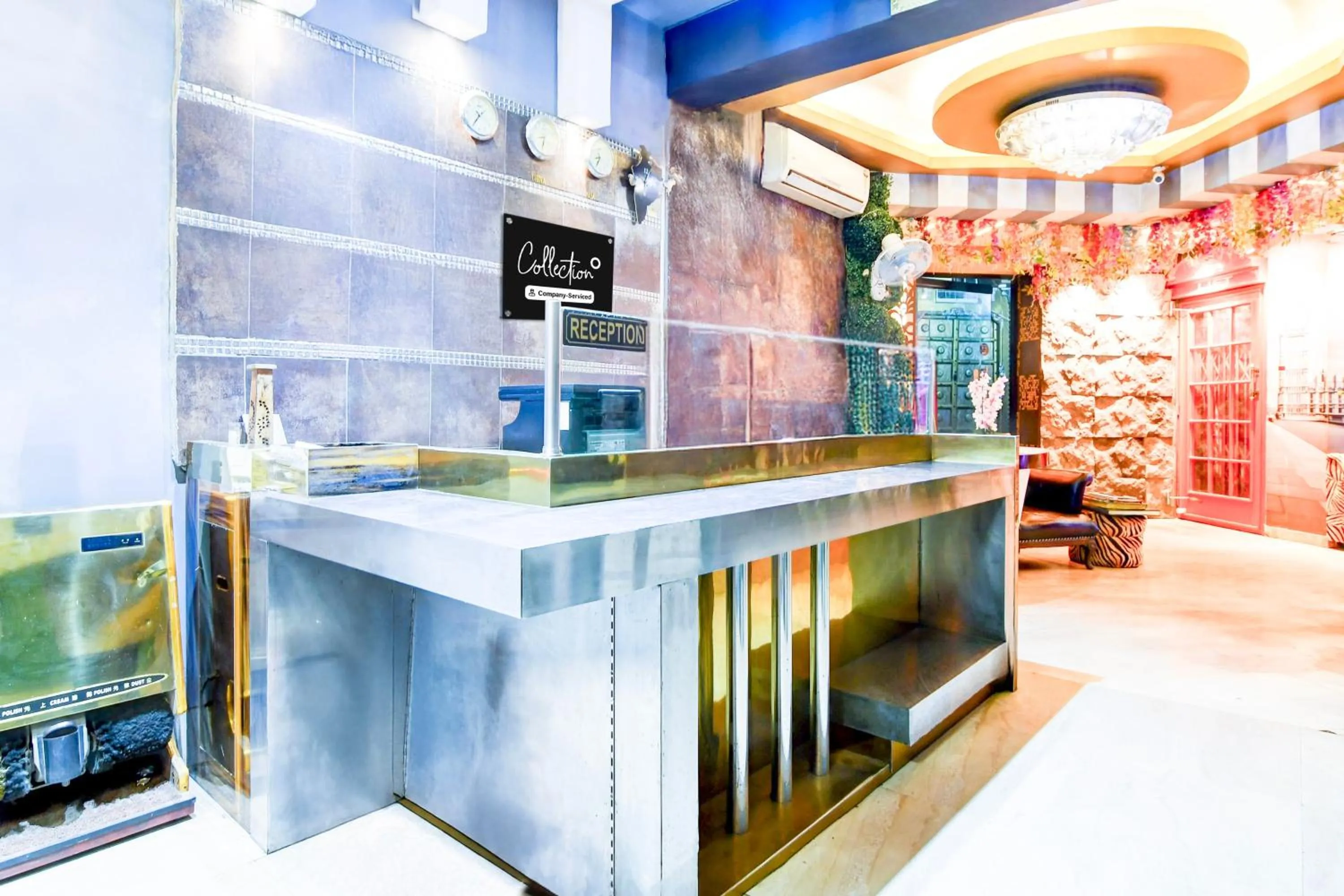 Lobby or reception in Collection O Circus Avenue Road Formerly Hotel Rockstar