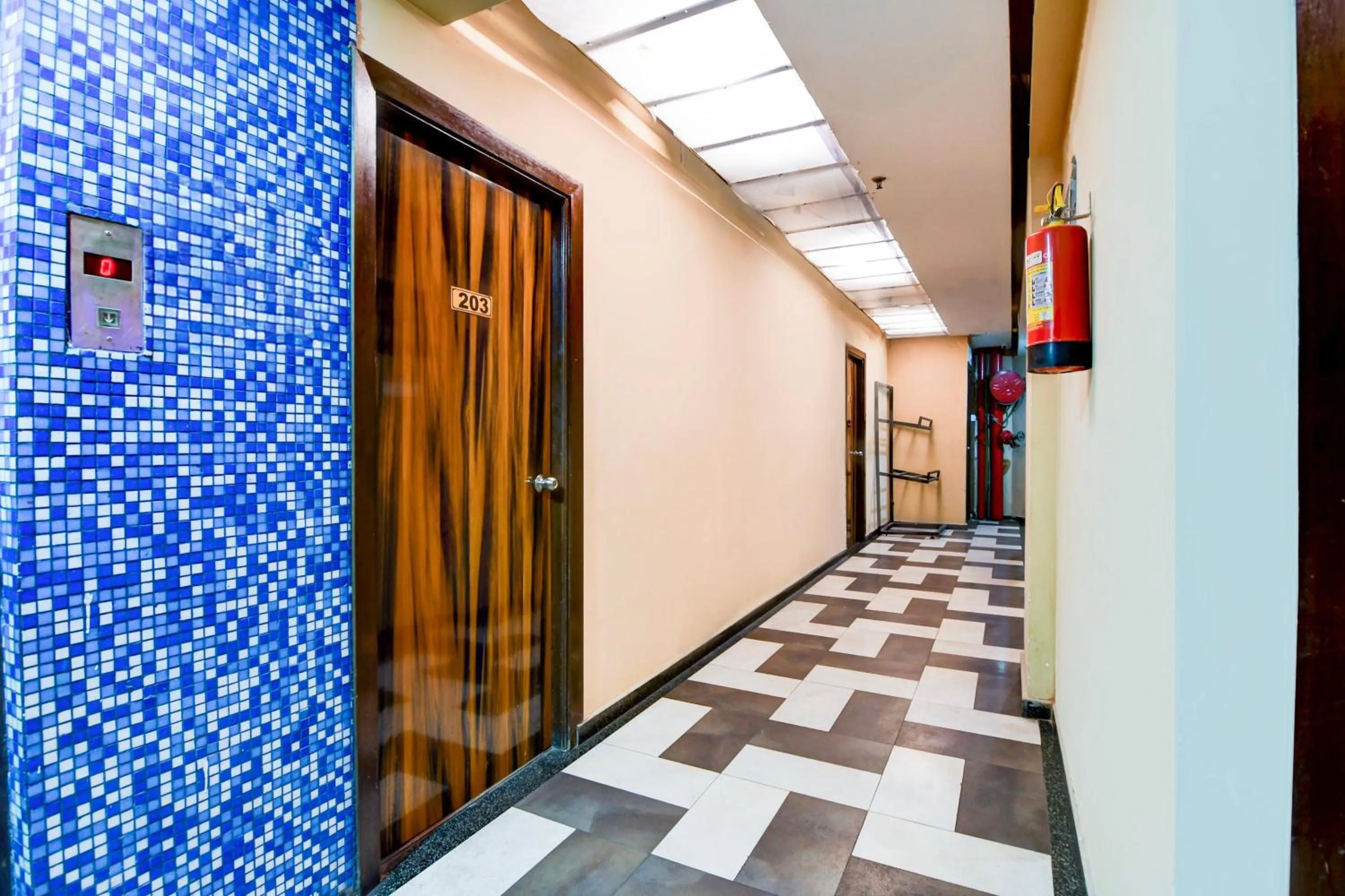 Lobby or reception in Collection O Circus Avenue Road Formerly Hotel Rockstar