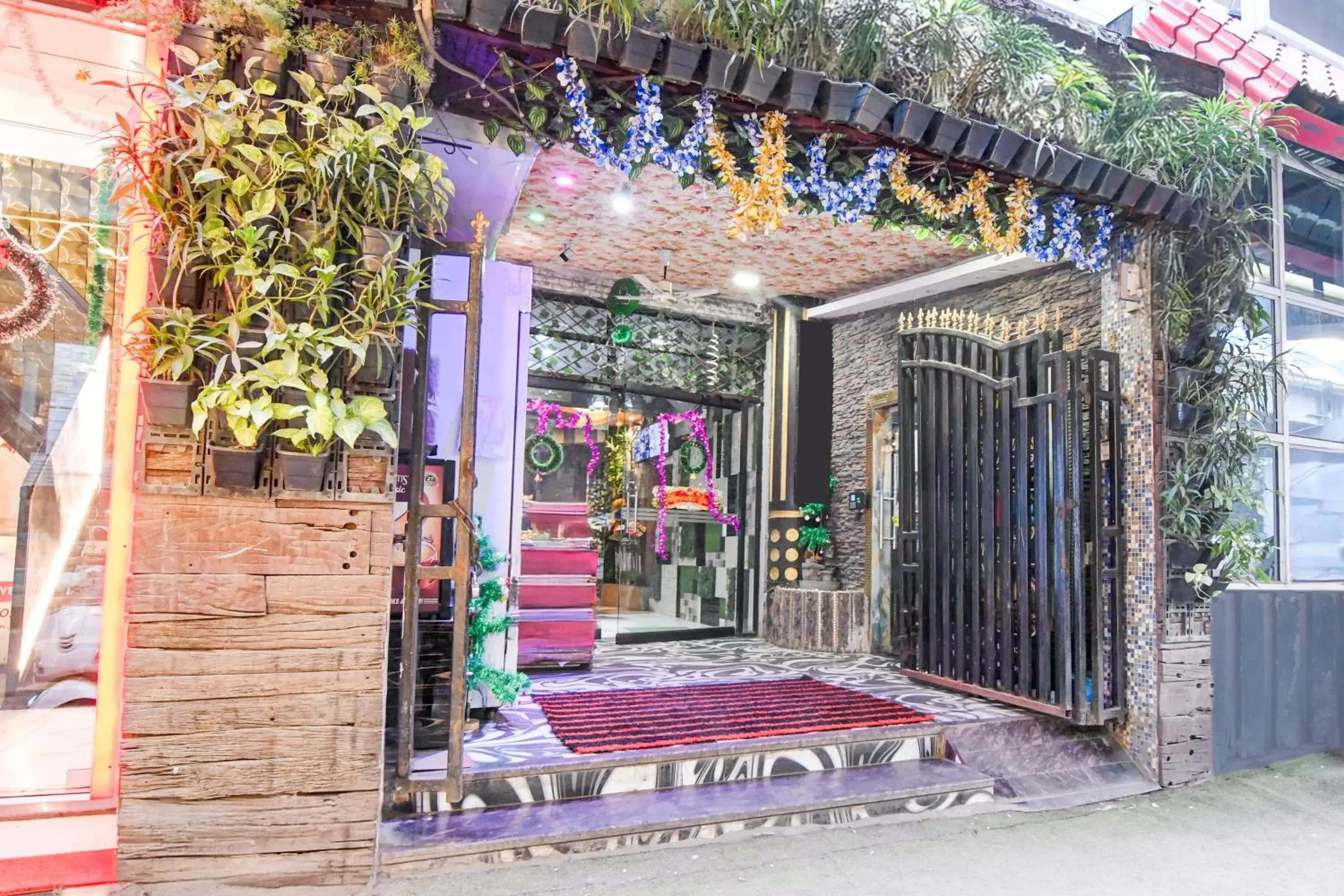 Facade/entrance in Collection O Circus Avenue Road Formerly Hotel Rockstar Facade/entrance in Collection O Circus Avenue Road Formerly Hotel Rockstar