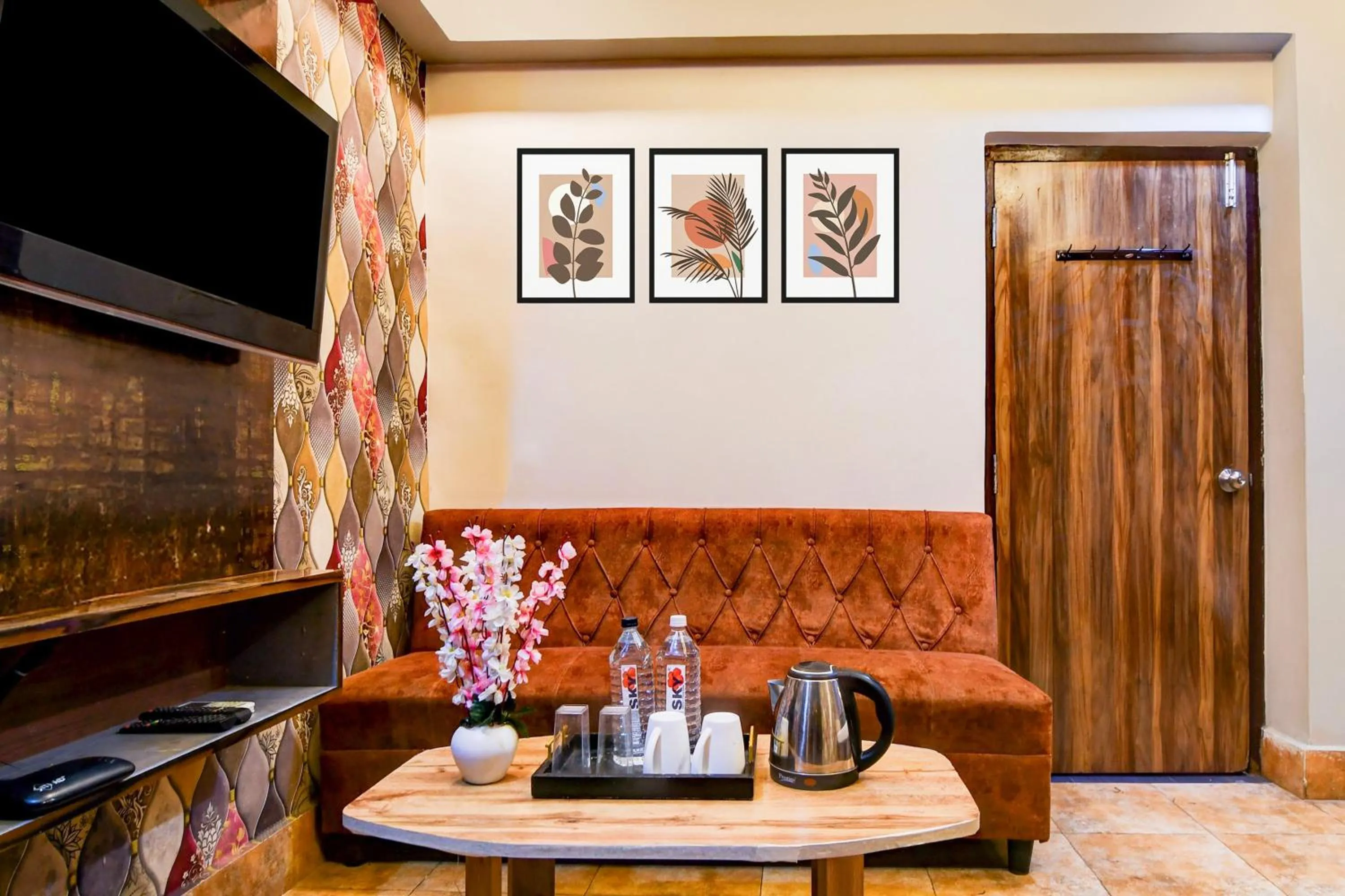 Bedroom in Collection O Circus Avenue Road Formerly Hotel Rockstar