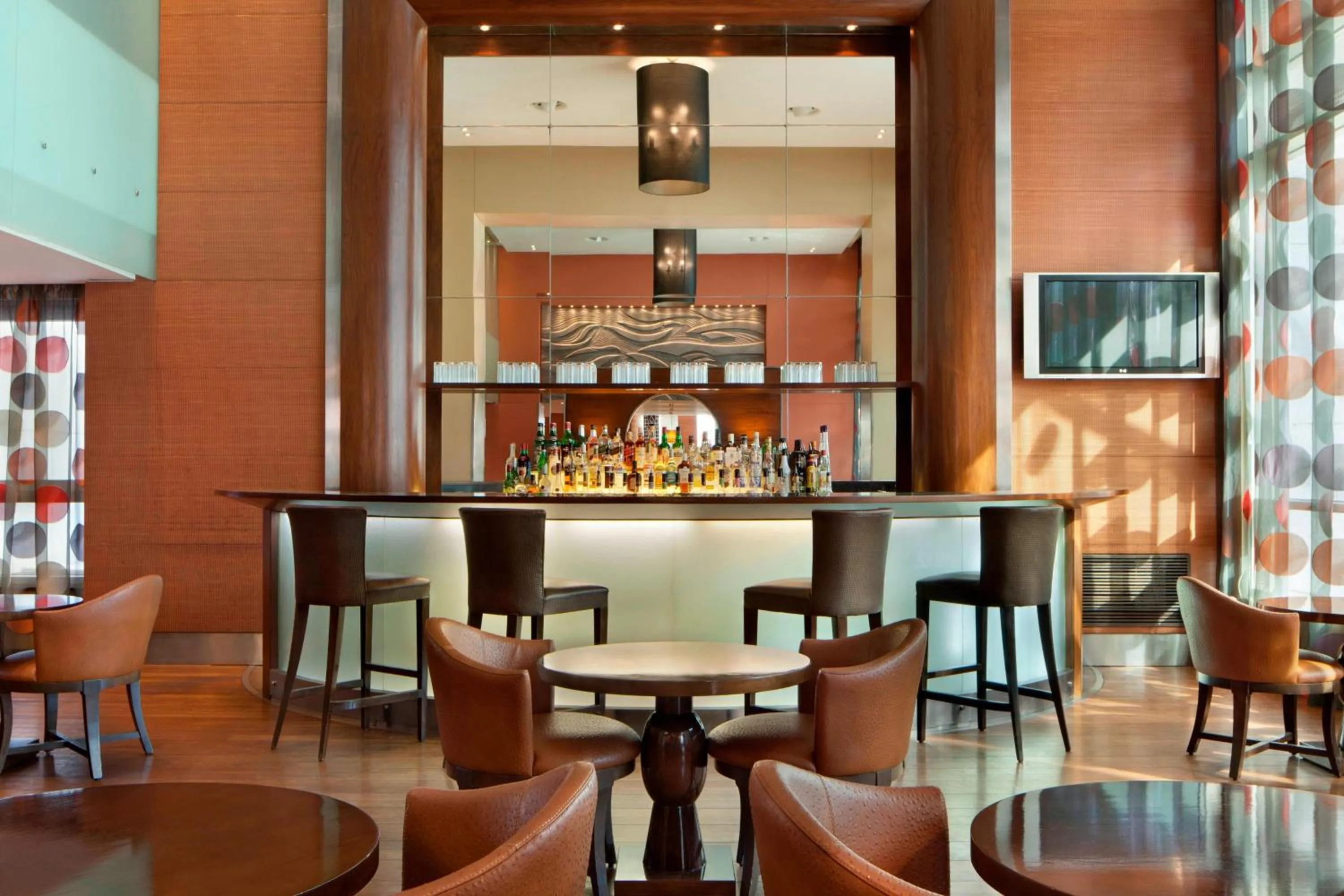 Lounge or bar in Four Points By Sheraton Le Verdun
