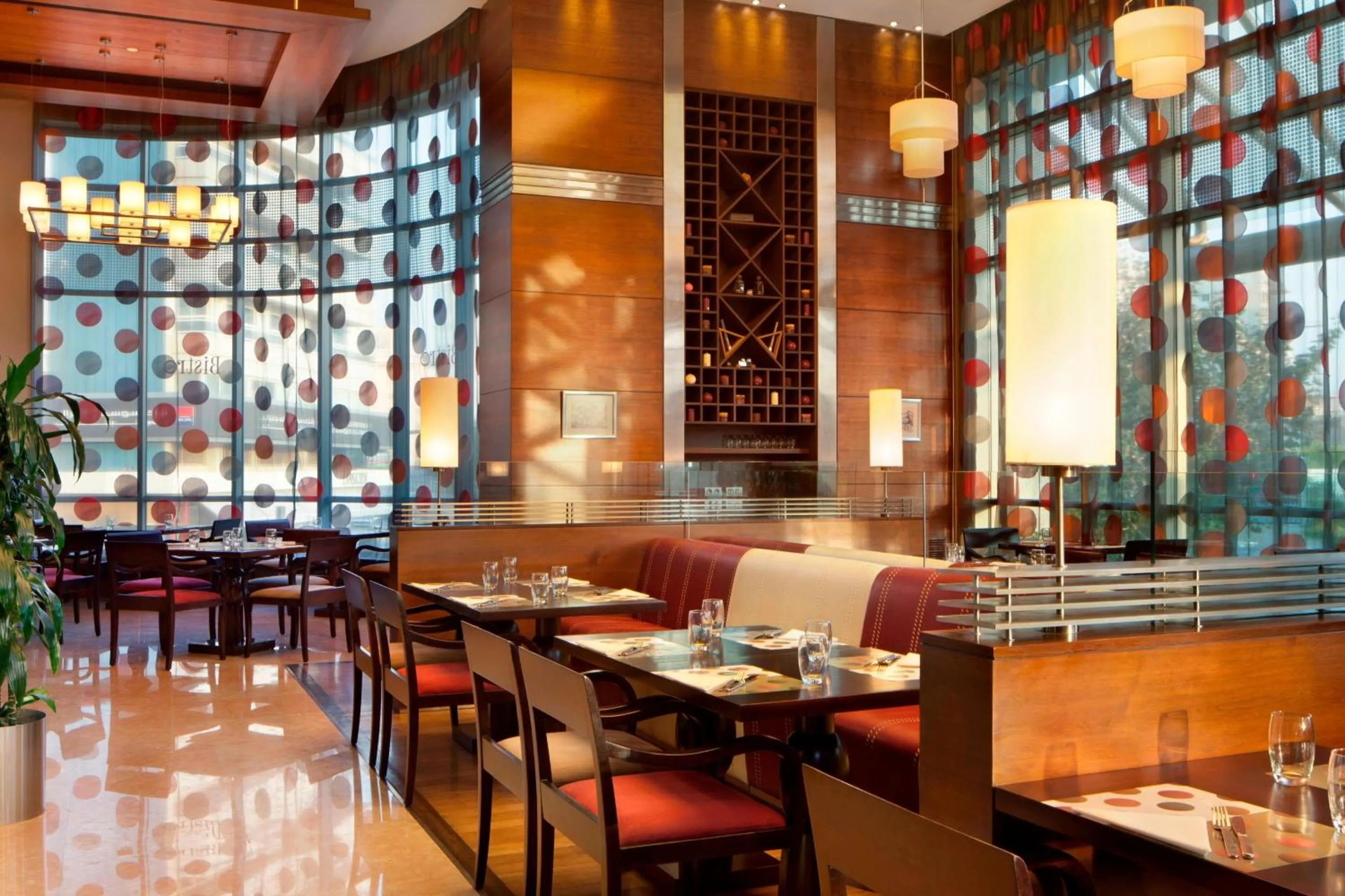 Restaurant/places to eat in Four Points By Sheraton Le Verdun