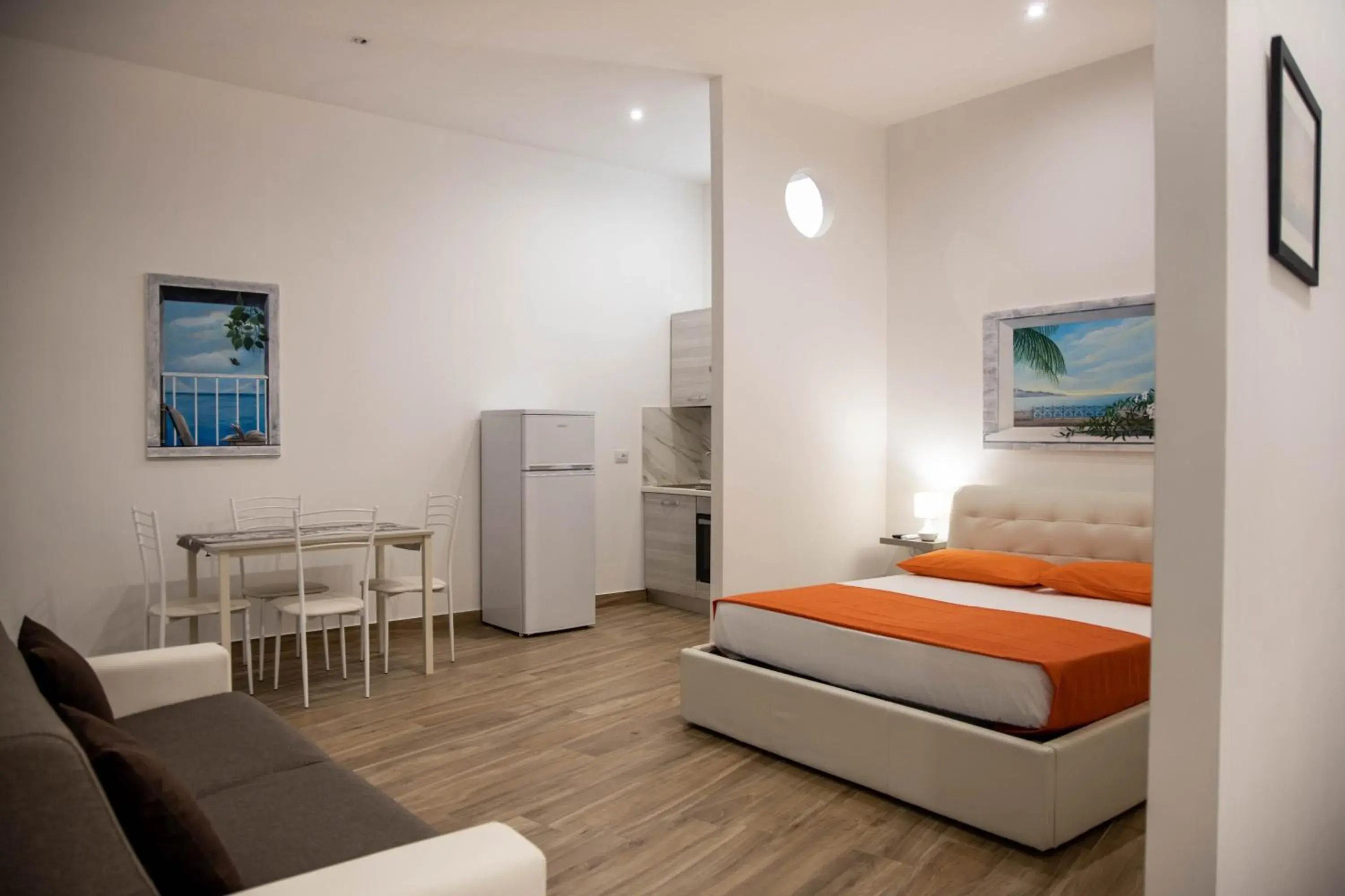 Quadruple Room with Private Bathroom - single occupancy in Beltrani Rent Rooms Quadruple Room with Private Bathroom - single occupancy in Beltrani Rent Rooms