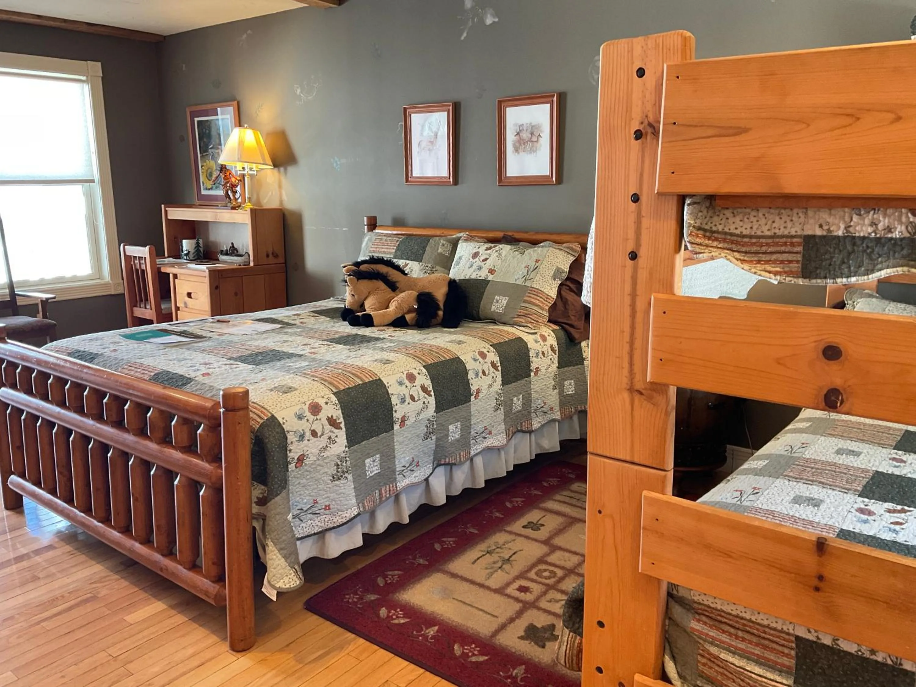 Bed in Mountain Quest Inn