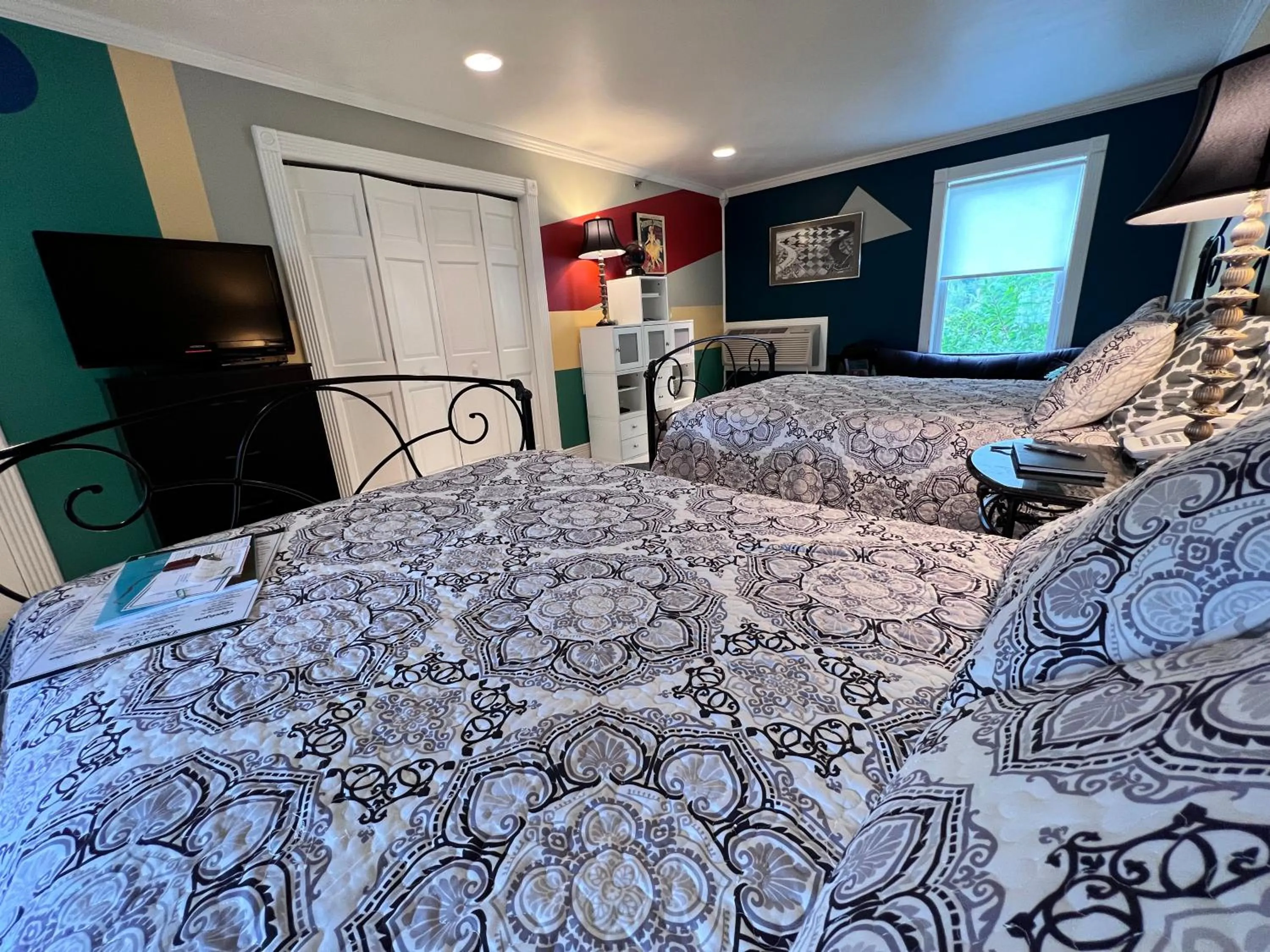 Bed in Mountain Quest Inn