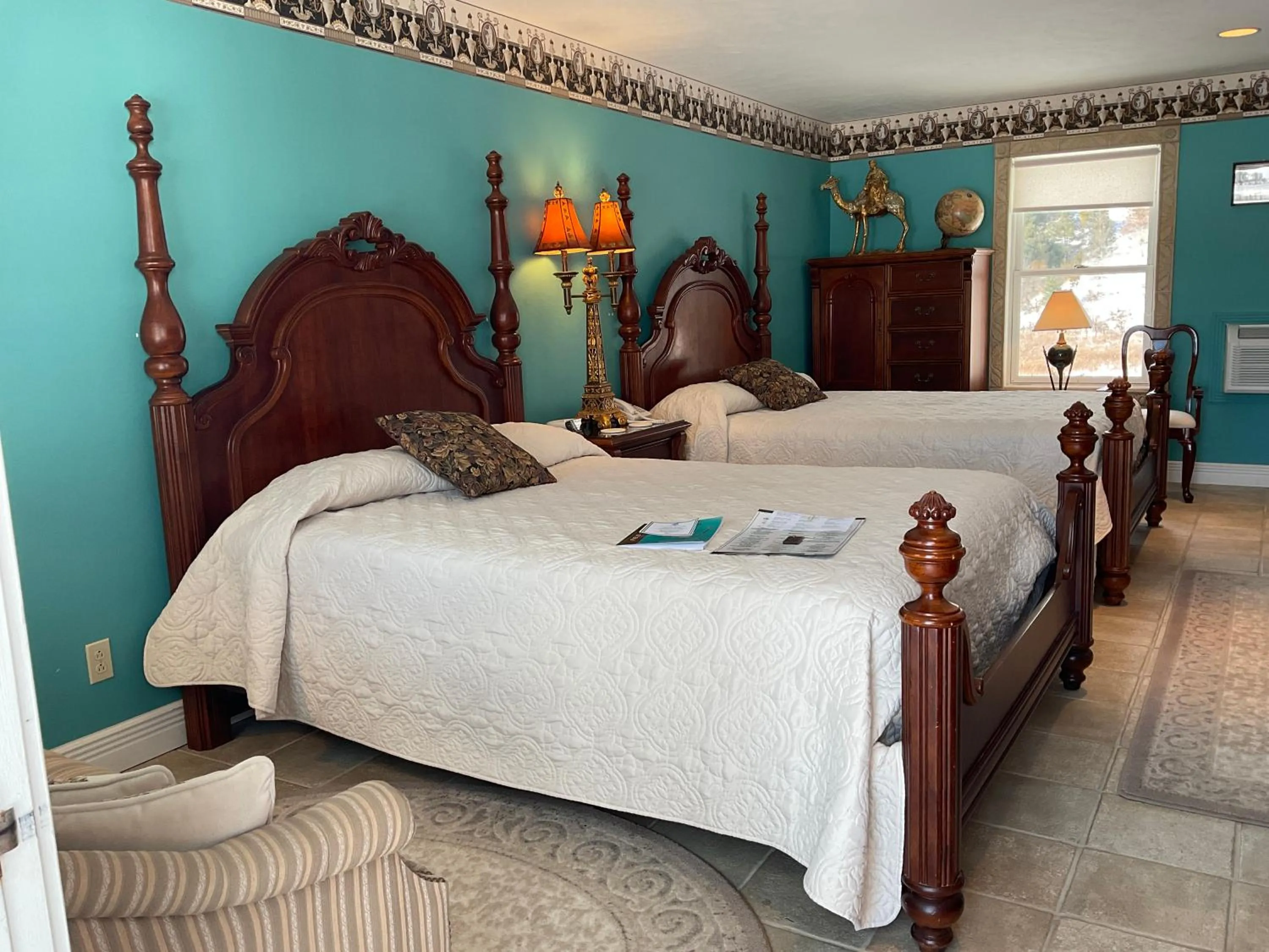 Bed in Mountain Quest Inn