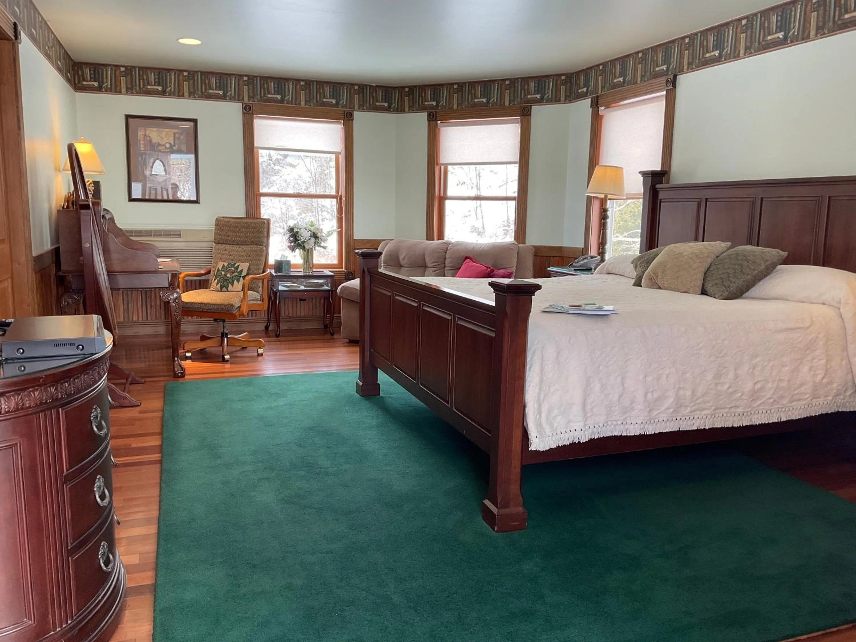 Bed in Mountain Quest Inn