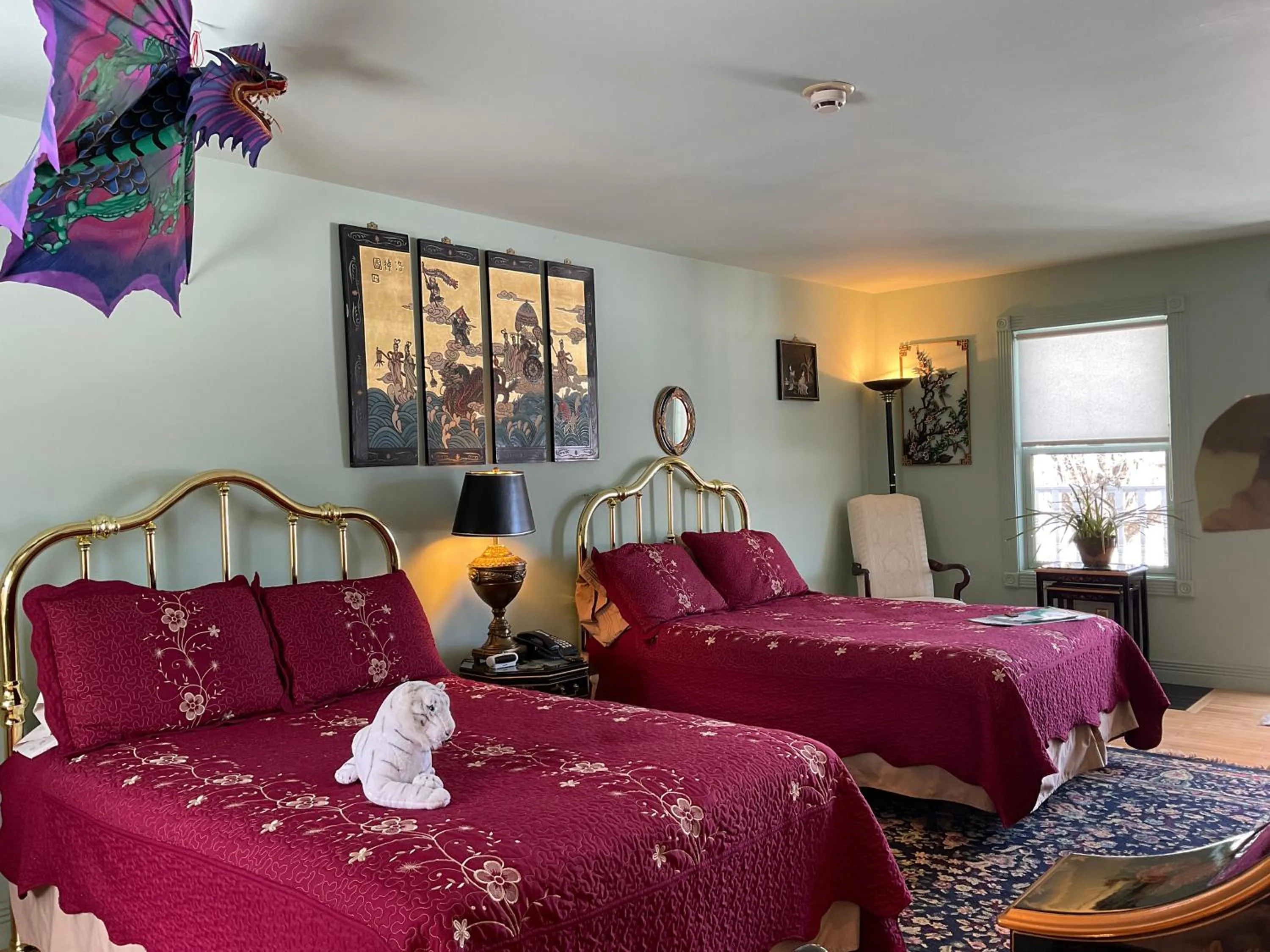 Bed in Mountain Quest Inn